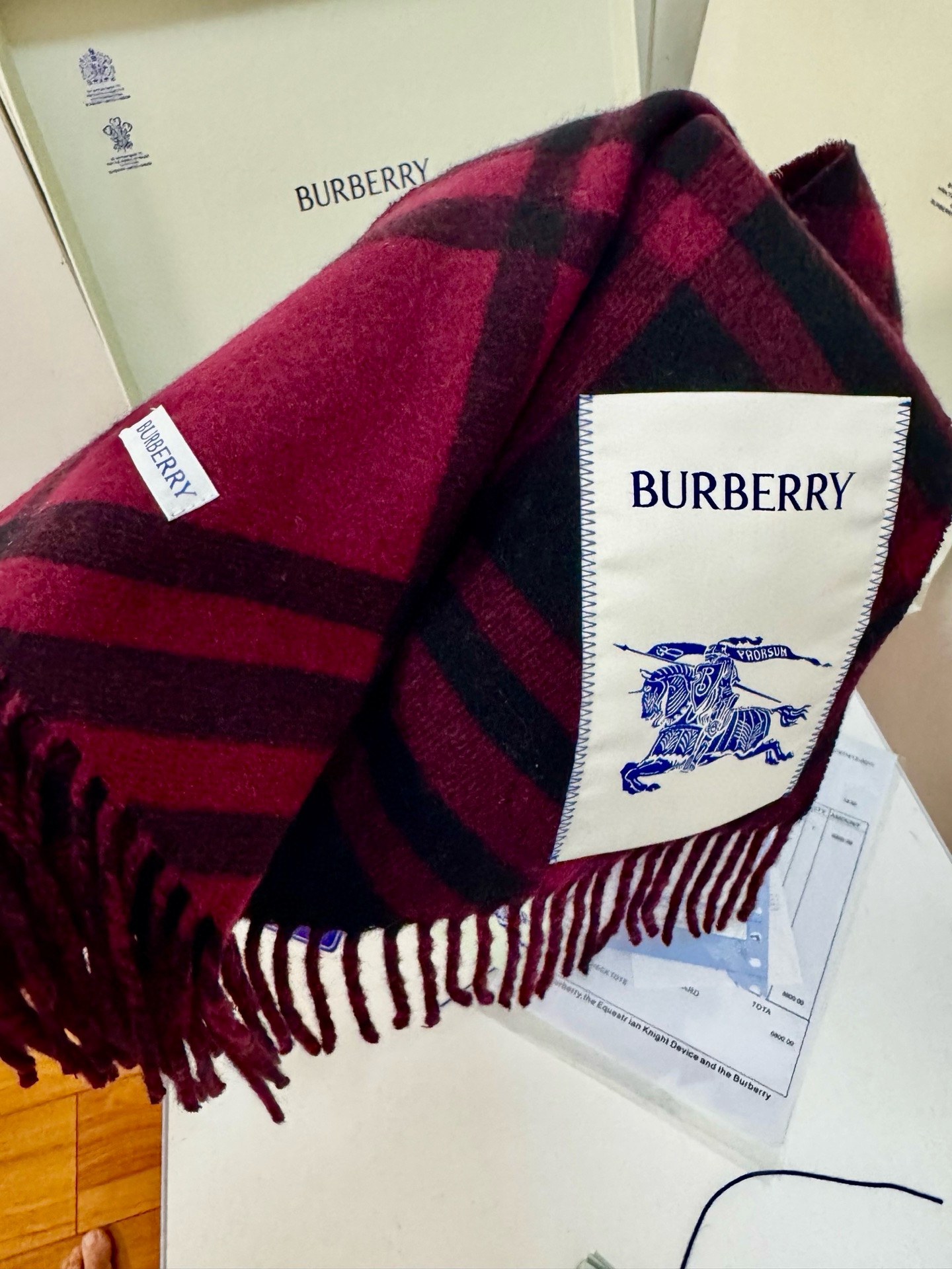 🆕Burberry新款苏格兰格纹羊绒围巾，继全智贤带火的格纹款围巾之后，Bur又一款力作上市，Burbe