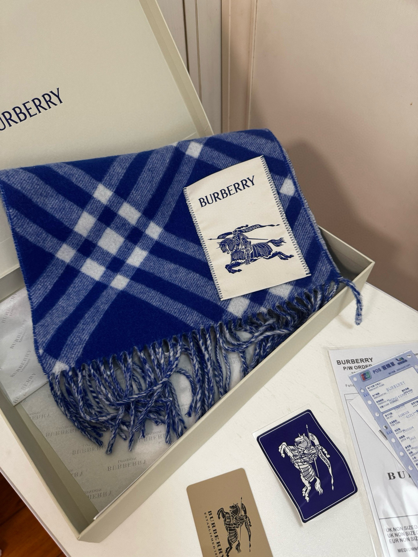 🆕Burberry新款苏格兰格纹羊绒围巾，继全智贤带火的格纹款围巾之后，Bur又一款力作上市，Burbe