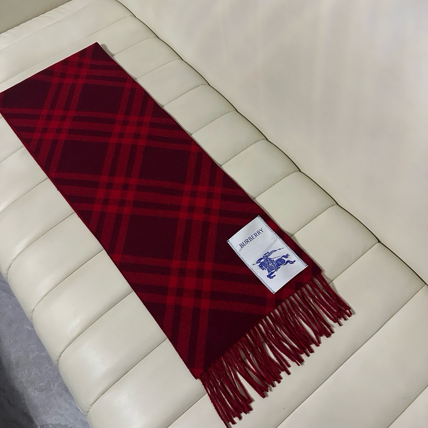 🆕Burberry新款苏格兰格纹羊绒围巾，继全智贤带火的格纹款围巾之后，Bur又一款力作上市，Burbe