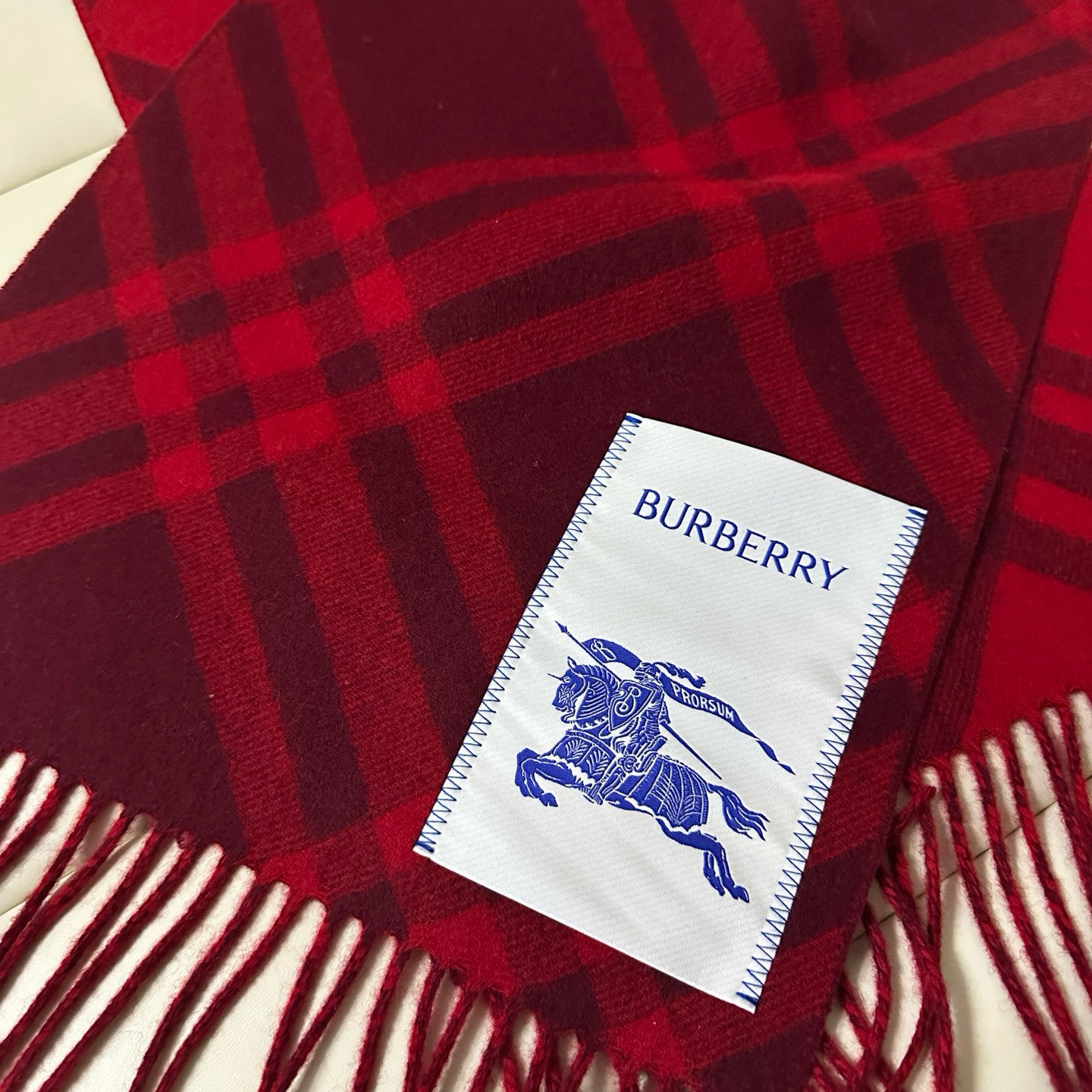 🆕Burberry新款苏格兰格纹羊绒围巾，继全智贤带火的格纹款围巾之后，Bur又一款力作上市，Burbe