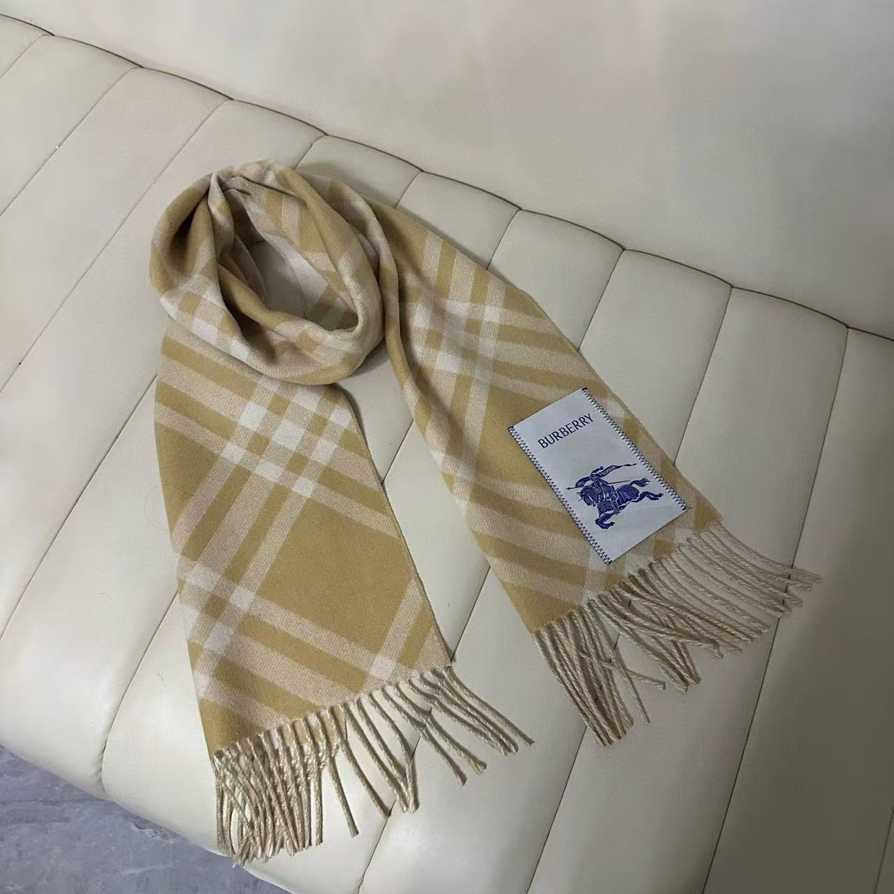 🆕Burberry新款苏格兰格纹羊绒围巾，继全智贤带火的格纹款围巾之后，Bur又一款力作上市，Burbe