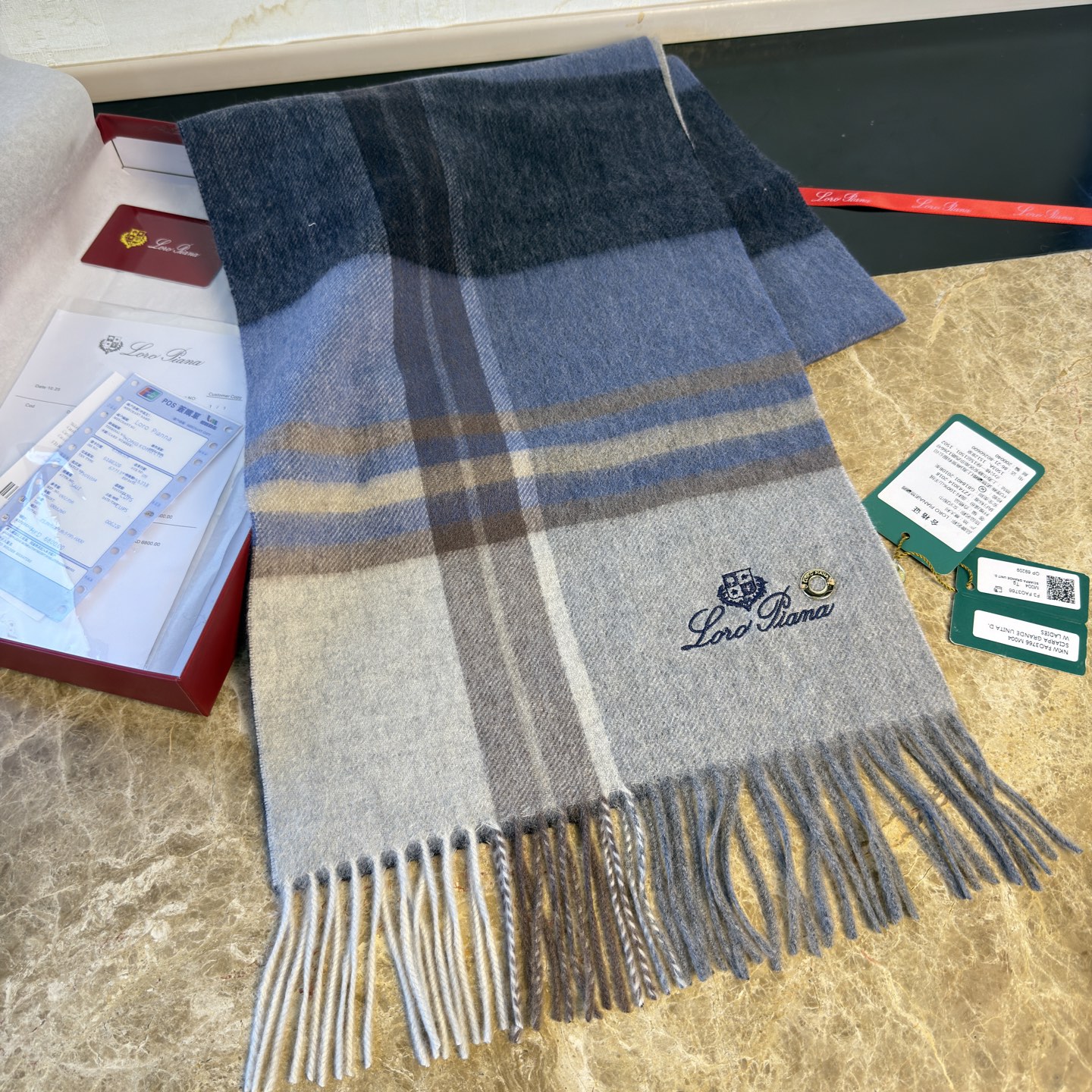 🆕Loro Piana · 诺悠翩雅秋冬新品❗️【极品山羊绒水波纹格纹围巾】送人自留都太高大上了😍重磅上