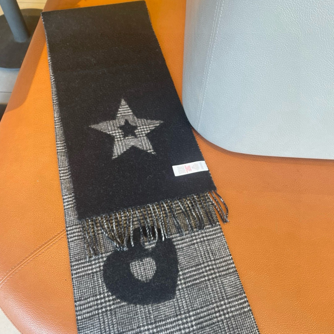 🆕Burberry元素双面提花围巾‼️B家这款羊绒披肩的面料非常满意~手感真的好到不行‼️寒冬贴脖子围真