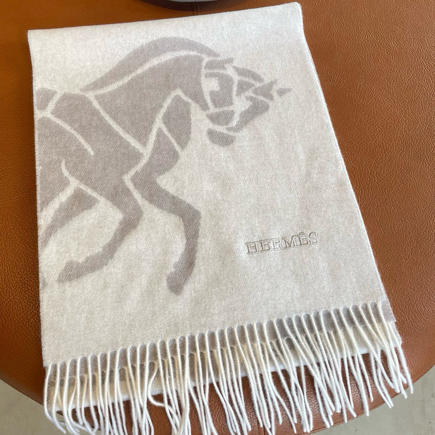 🆕 【▪Hermes · 爱马仕羊绒提花围巾，精致的温柔配色，超级迷恋❗️气质低调恬静又不失优雅❗️】重