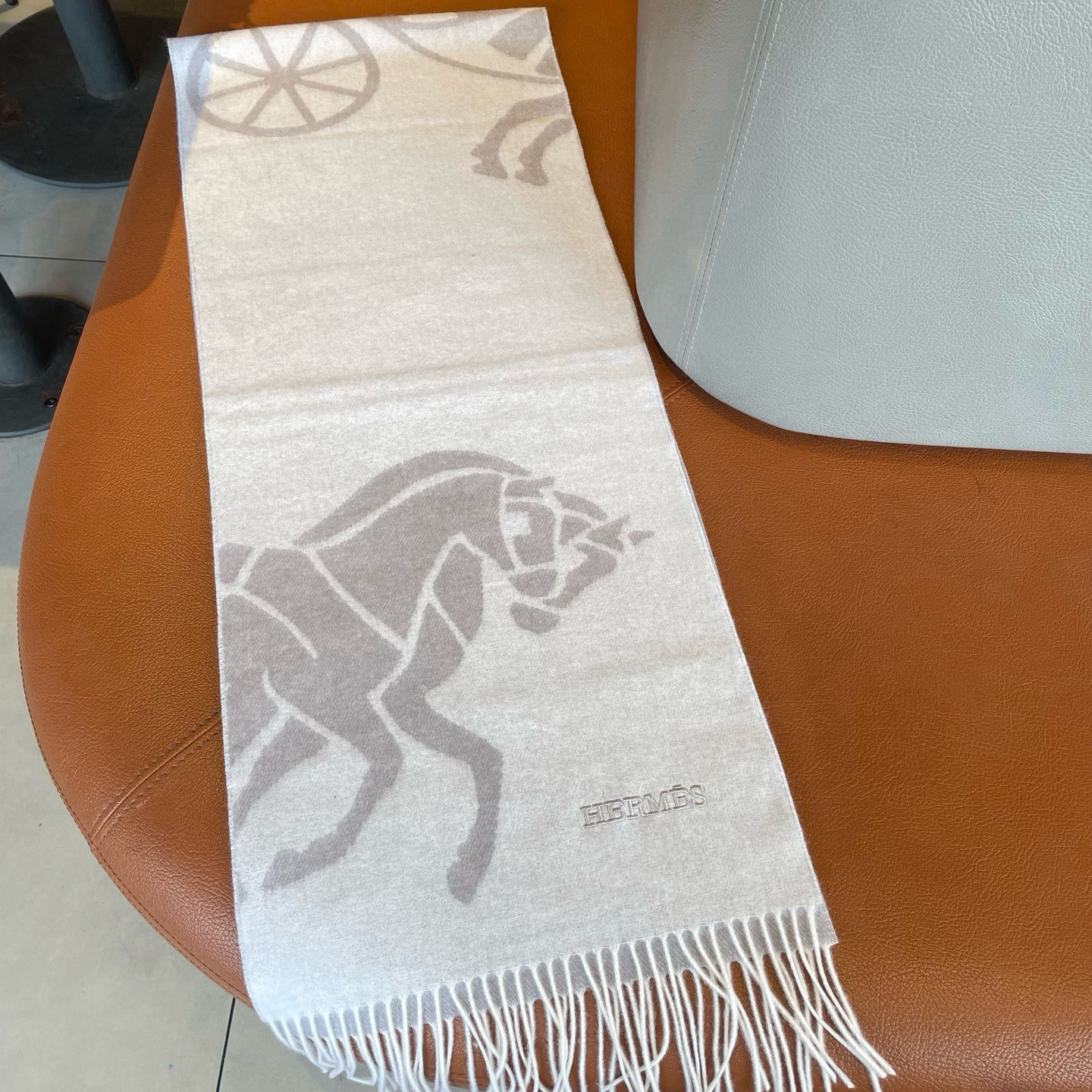 🆕 【▪Hermes · 爱马仕羊绒提花围巾，精致的温柔配色，超级迷恋❗️气质低调恬静又不失优雅❗️】重