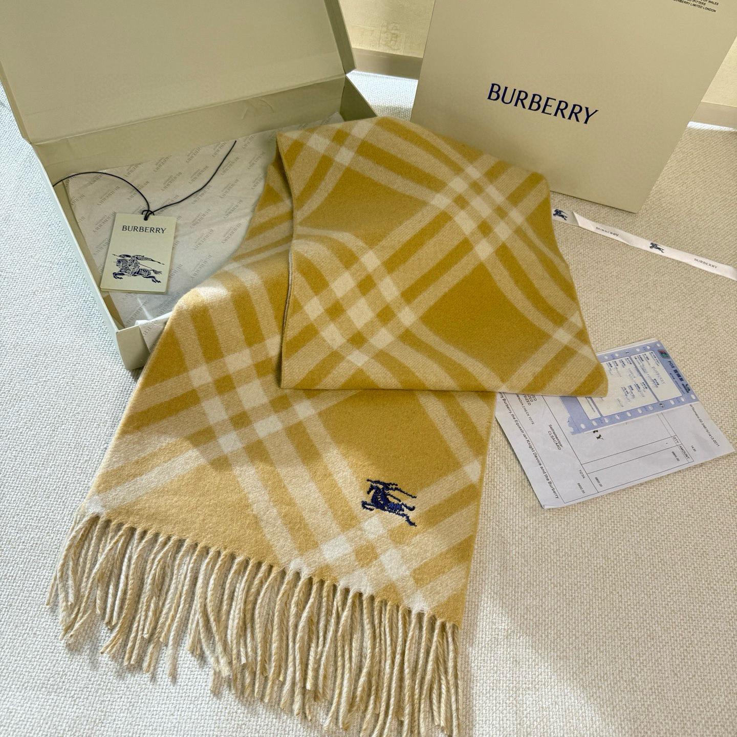 🆕Burberry新款苏格兰格纹羊绒围巾，超级火款的格纹款围巾之后，Bur又一款力作上市，Burberr