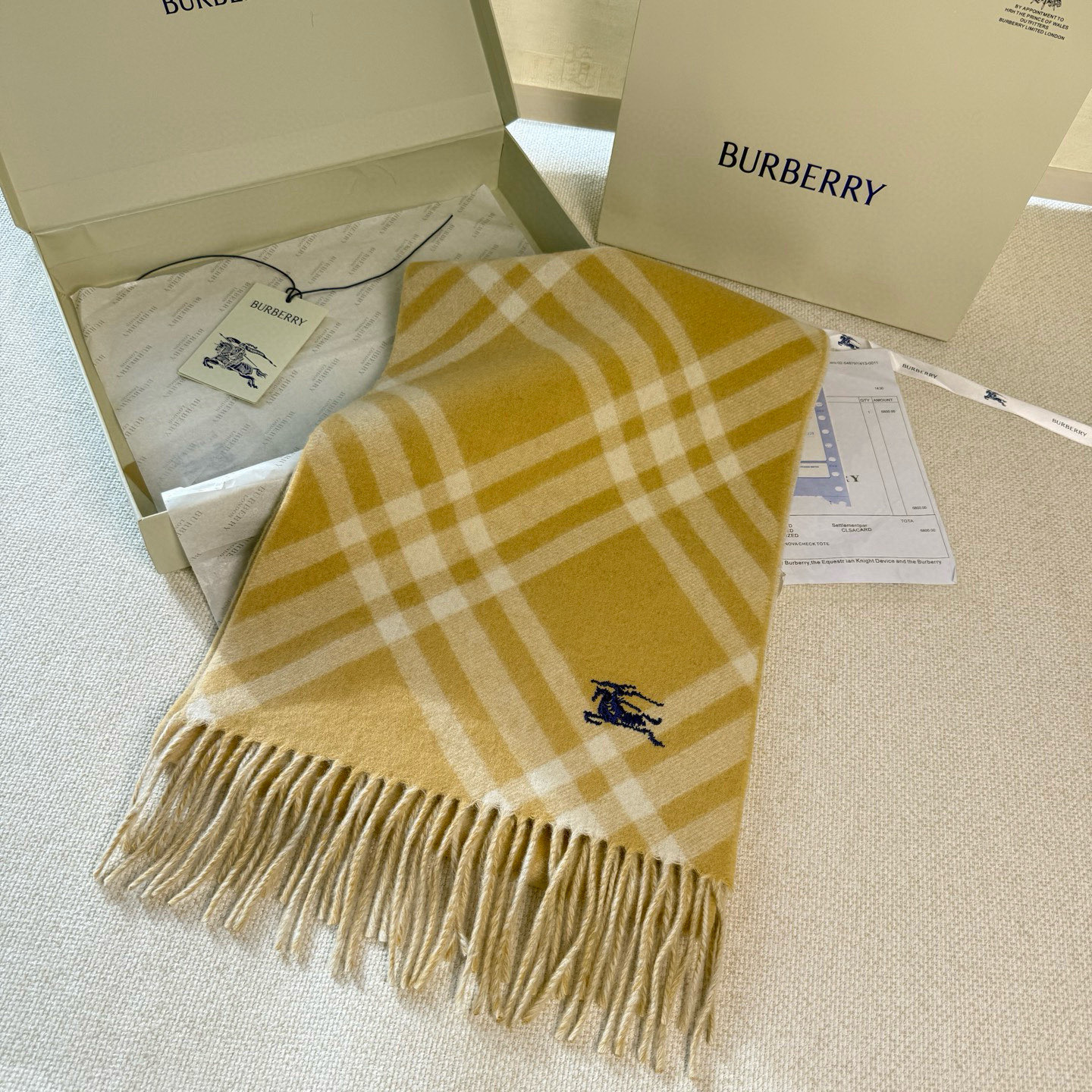 🆕Burberry新款苏格兰格纹羊绒围巾，超级火款的格纹款围巾之后，Bur又一款力作上市，Burberr