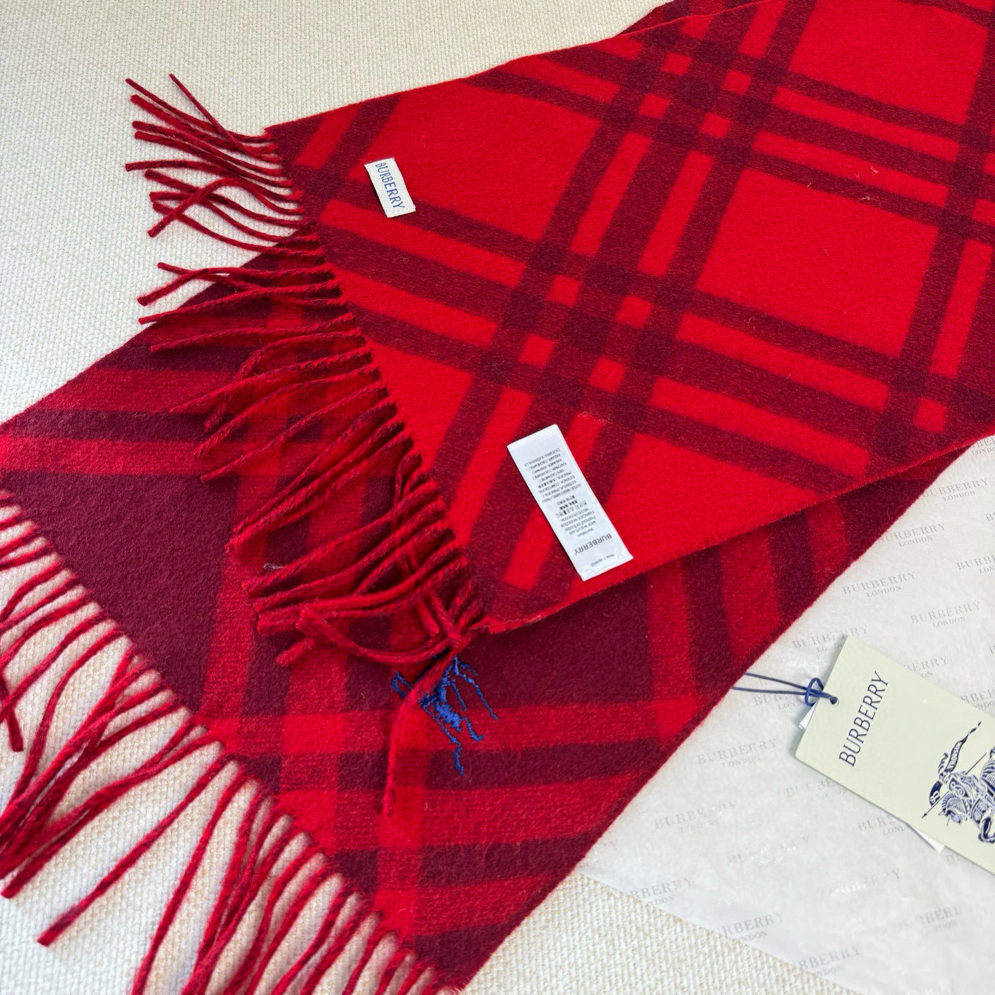 🆕Burberry新款苏格兰格纹羊绒围巾，超级火款的格纹款围巾之后，Bur又一款力作上市，Burberr
