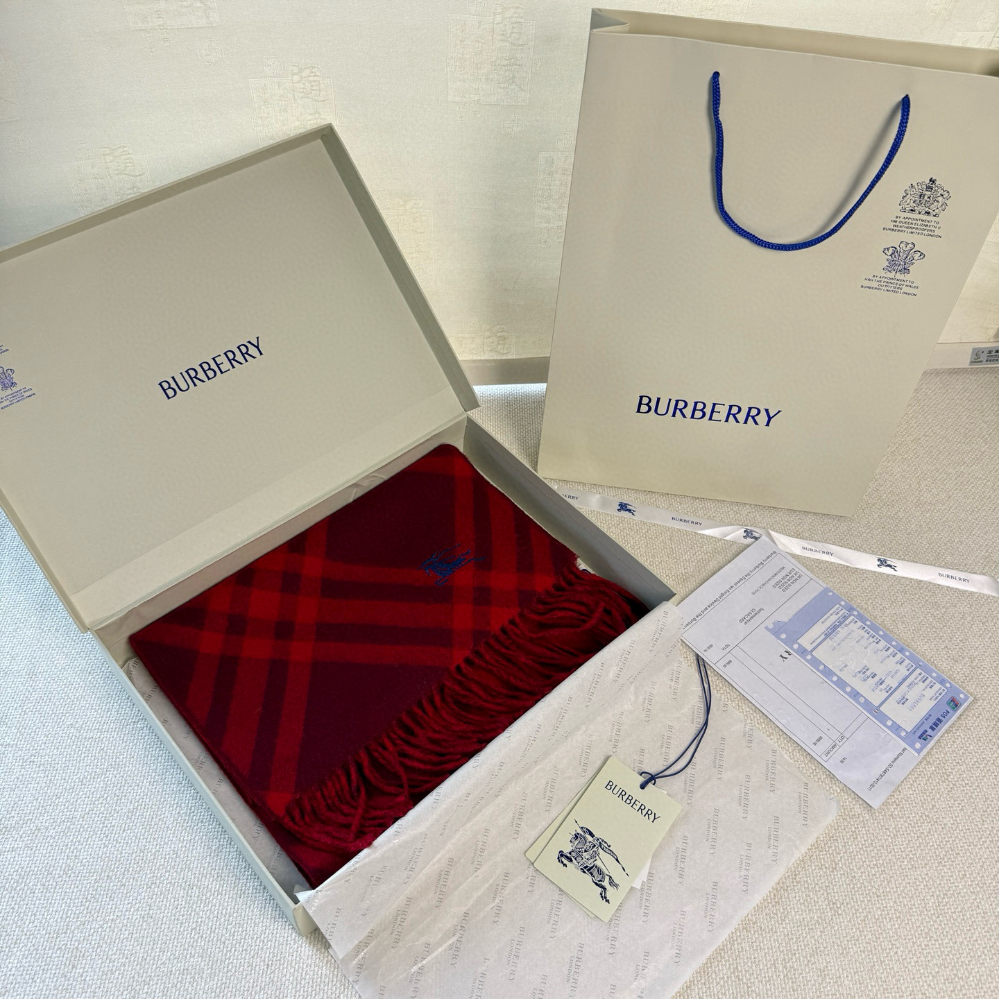 🆕Burberry新款苏格兰格纹羊绒围巾，超级火款的格纹款围巾之后，Bur又一款力作上市，Burberr