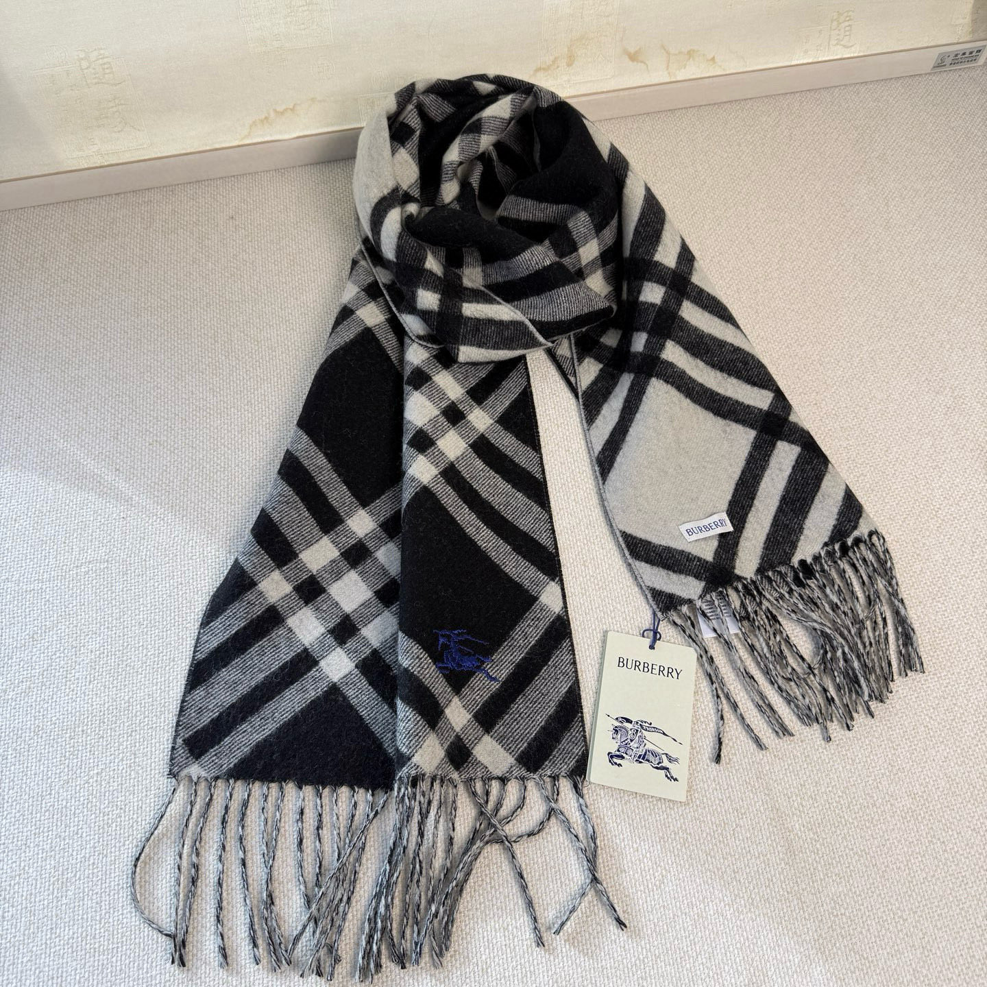 🆕Burberry新款苏格兰格纹羊绒围巾，超级火款的格纹款围巾之后，Bur又一款力作上市，Burberr
