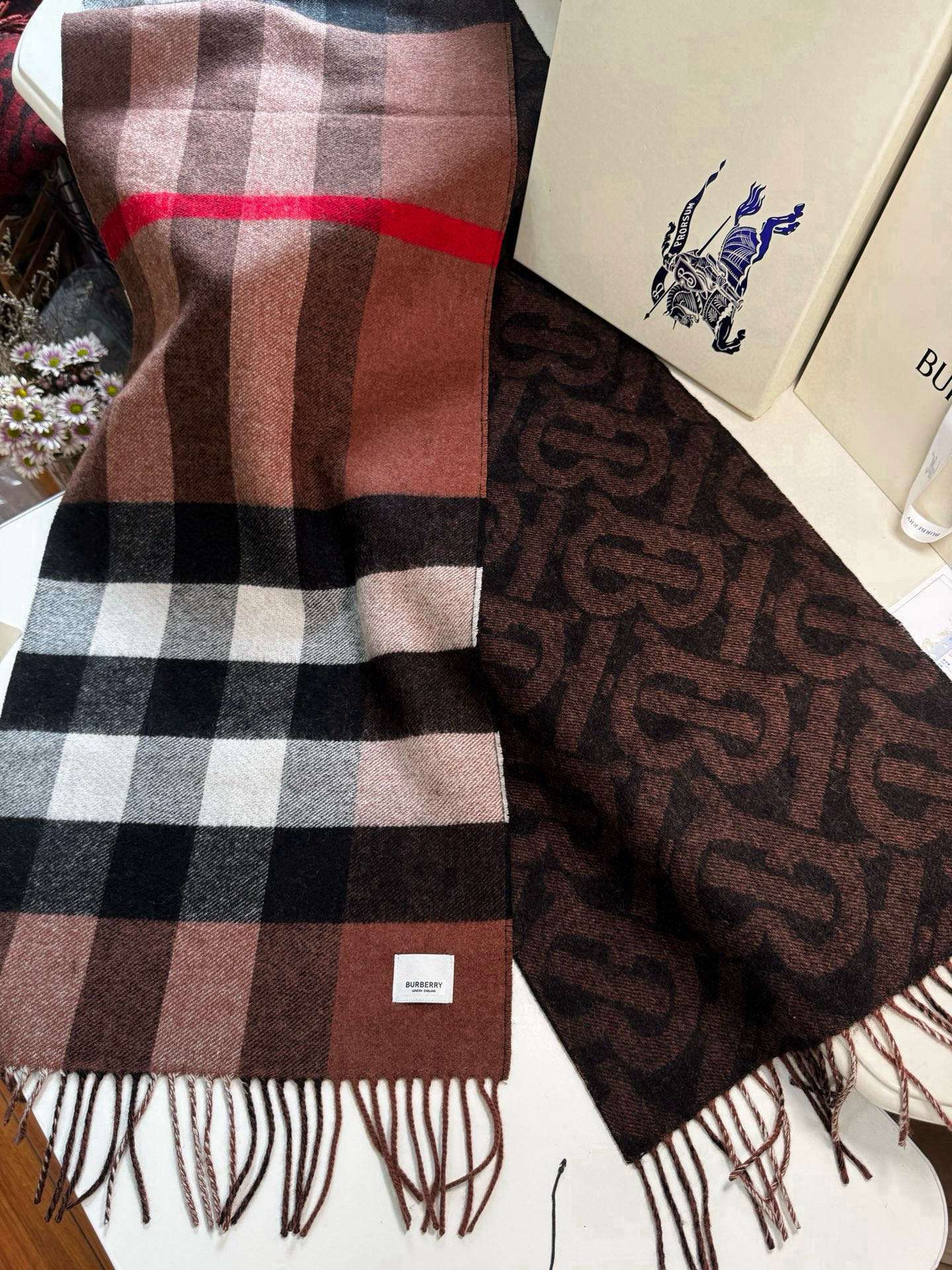 🆕❗️高版合股纱 · 法国的外贸订单 ❗️Bur经典款TB典藏款系列❗️提花精纺羊绒围巾，产自苏格兰工坊