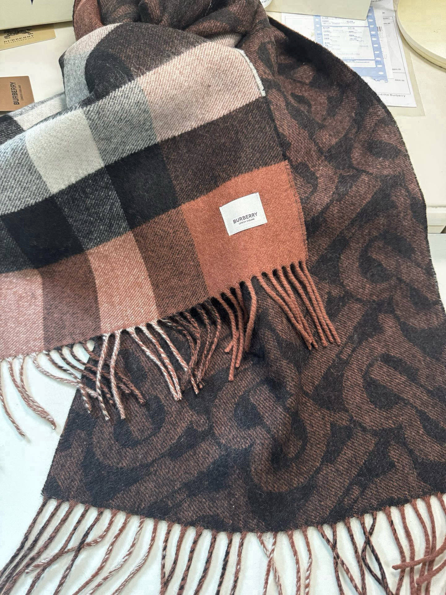 🆕❗️高版合股纱 · 法国的外贸订单 ❗️Bur经典款TB典藏款系列❗️提花精纺羊绒围巾，产自苏格兰工坊