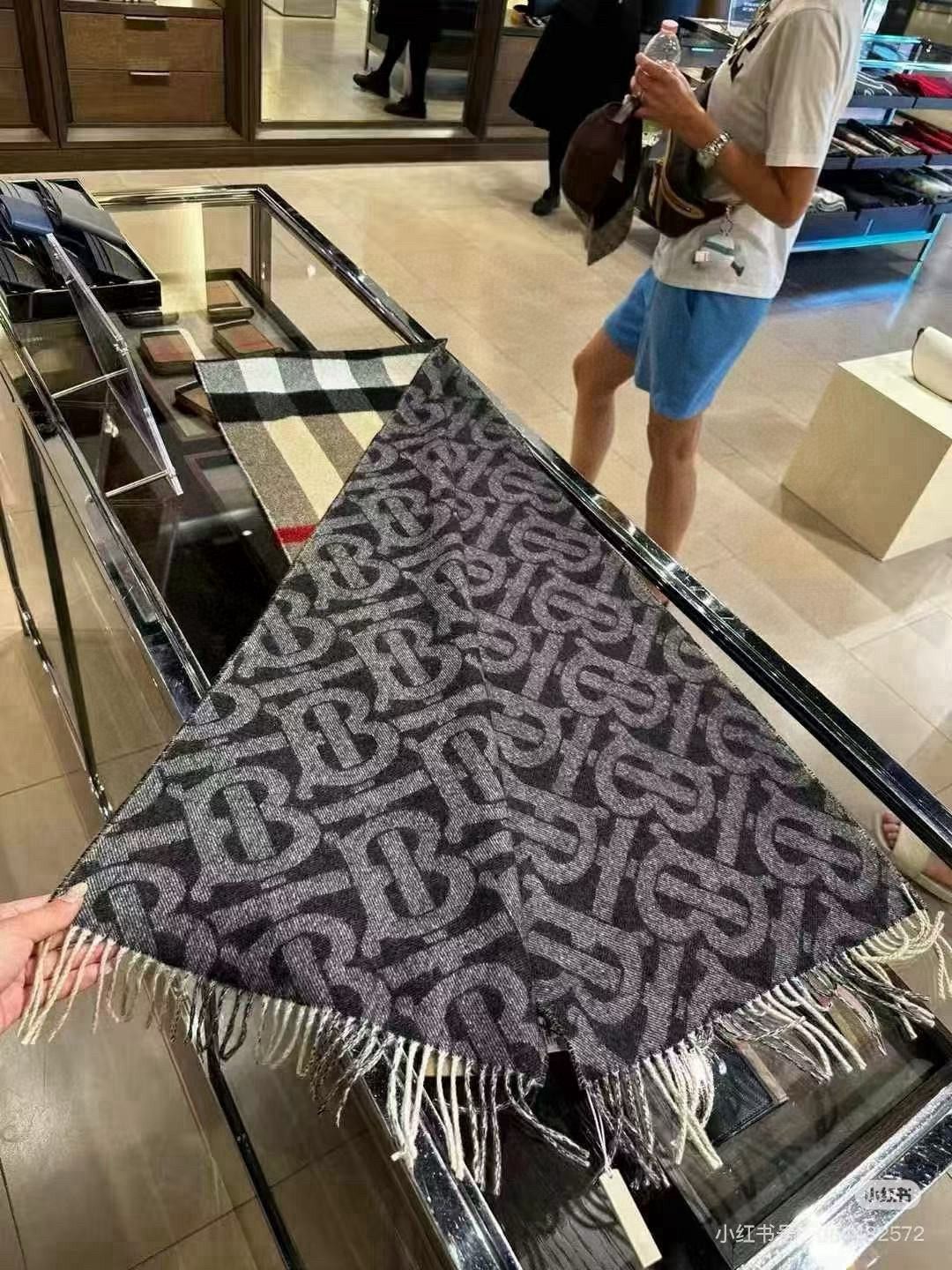 🆕❗️高版合股纱 · 法国的外贸订单 ❗️Bur经典款TB典藏款系列❗️提花精纺羊绒围巾，产自苏格兰工坊