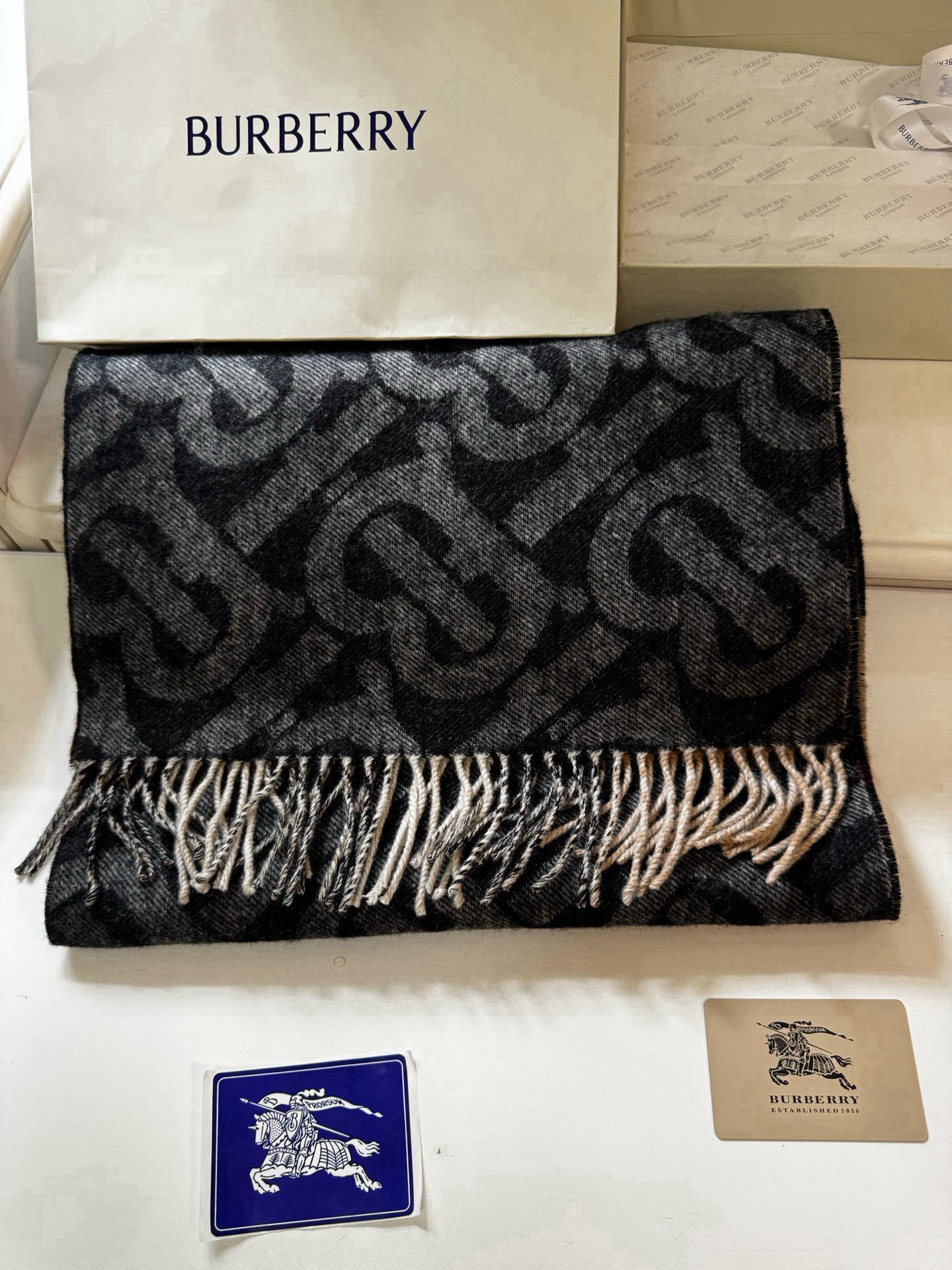 🆕❗️高版合股纱 · 法国的外贸订单 ❗️Bur经典款TB典藏款系列❗️提花精纺羊绒围巾，产自苏格兰工坊