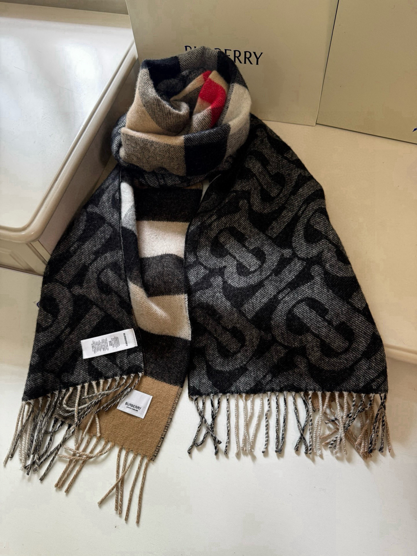 🆕❗️高版合股纱 · 法国的外贸订单 ❗️Bur经典款TB典藏款系列❗️提花精纺羊绒围巾，产自苏格兰工坊