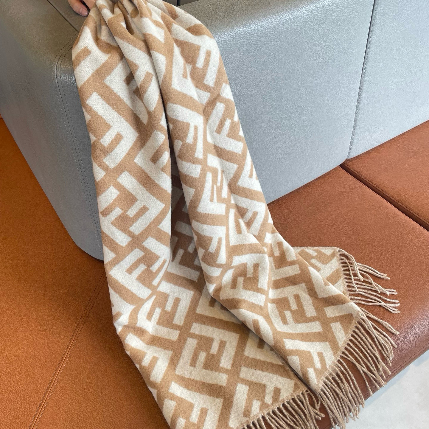 🆕 FENDI · 芬迪❗️最能碰撞出高级感❗️双F绝对是今年时尚圈最炙手可热的潮流风向标❗️最流行的老