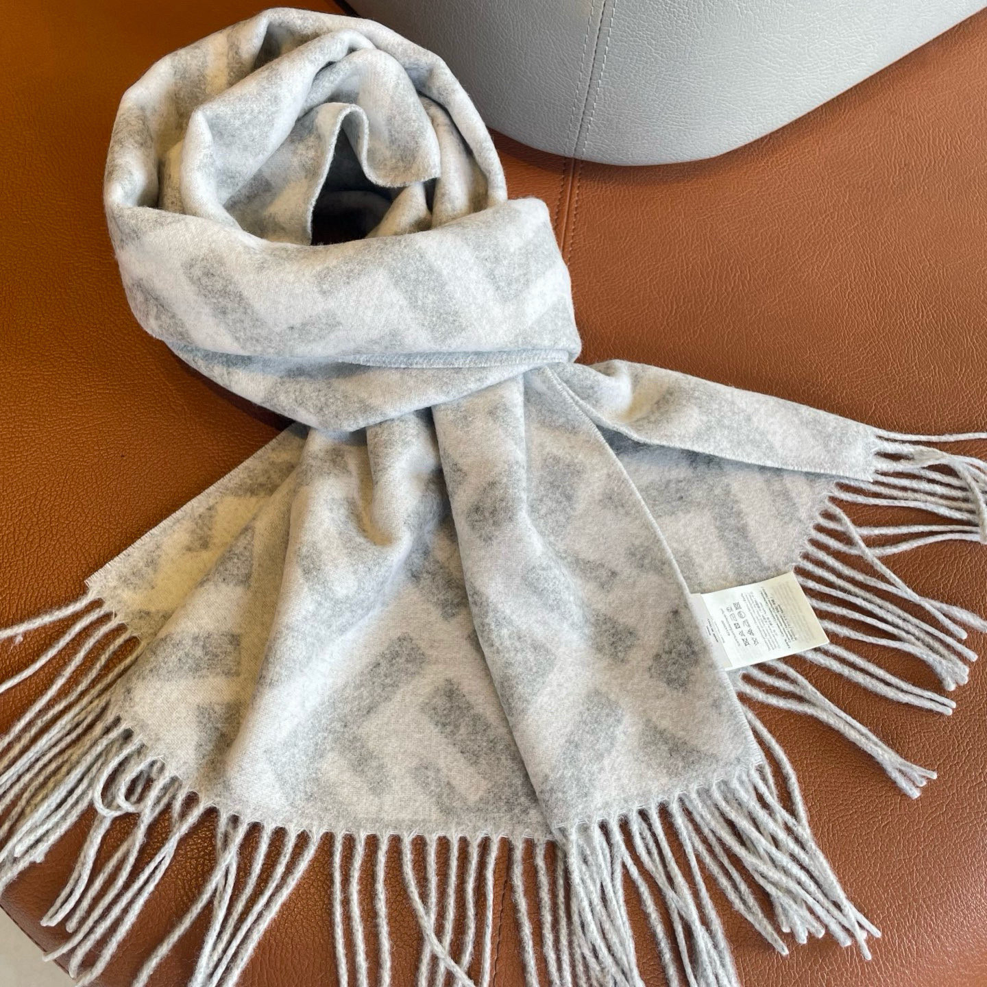 🆕 FENDI · 芬迪❗️最能碰撞出高级感❗️双F绝对是今年时尚圈最炙手可热的潮流风向标❗️最流行的老