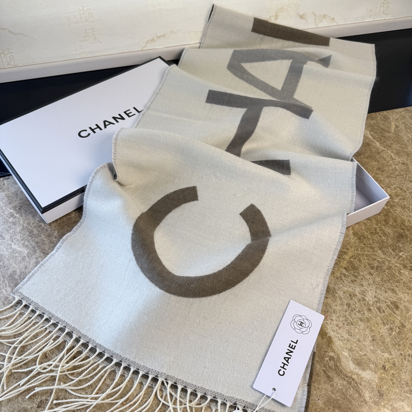 🆕Chanel · 香奈兒新品圍巾，這條必須推雖然是25C吊牌，但25。開始之後這條才進櫃有多種顏色可挑