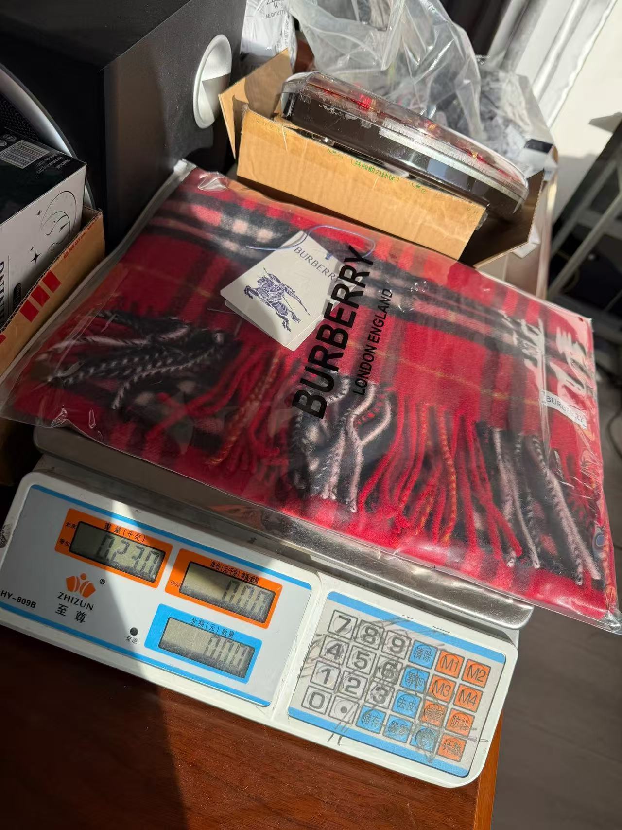 🆕【Burberry圣诞款羊绒带芯片版本】金婧张婧仪周洁琼同款围巾新年福利苏格兰大红格围巾，走英国的单，