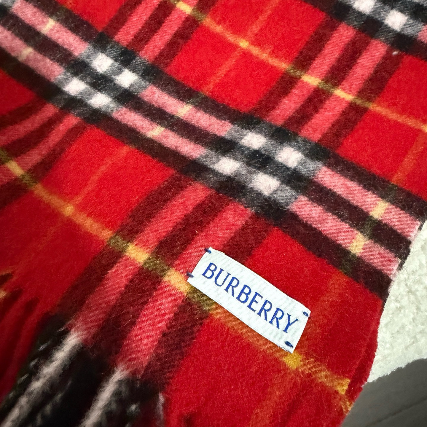 🆕【Burberry圣诞款羊绒带芯片版本】金婧张婧仪周洁琼同款围巾新年福利苏格兰大红格围巾，走英国的单，
