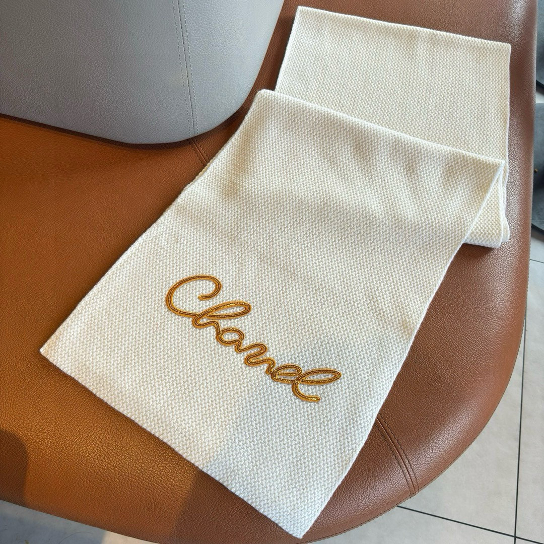 🆕超级保暖Chane*秋冬新款！！！390克！1:1复刻！！超级厚实的。我能保证的是上身一定会喜欢，老友