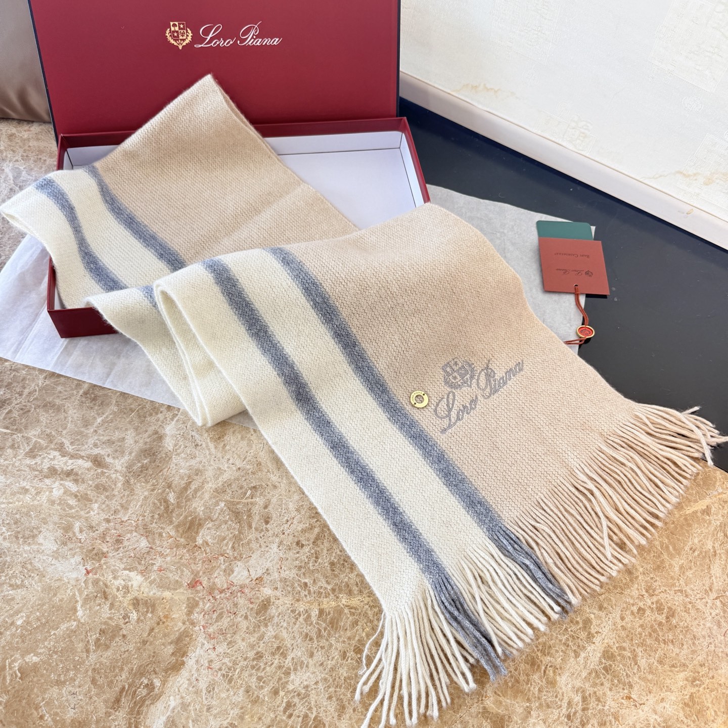 🆕Loro Piana · 诺悠翩雅秋冬新品羊绒针织围巾！出口尾单，客供顶级纱线！这款织法比较难，又很费