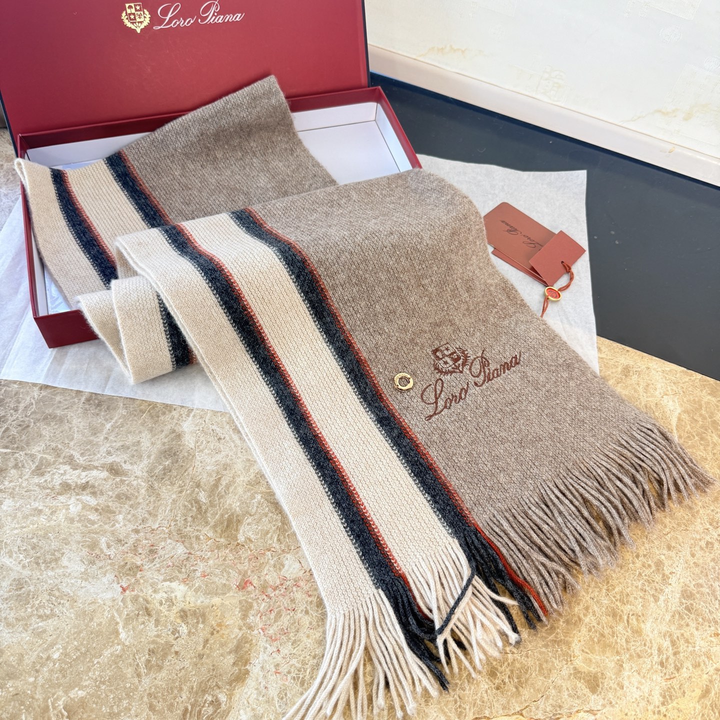 🆕Loro Piana · 诺悠翩雅秋冬新品羊绒针织围巾！出口尾单，客供顶级纱线！这款织法比较难，又很费