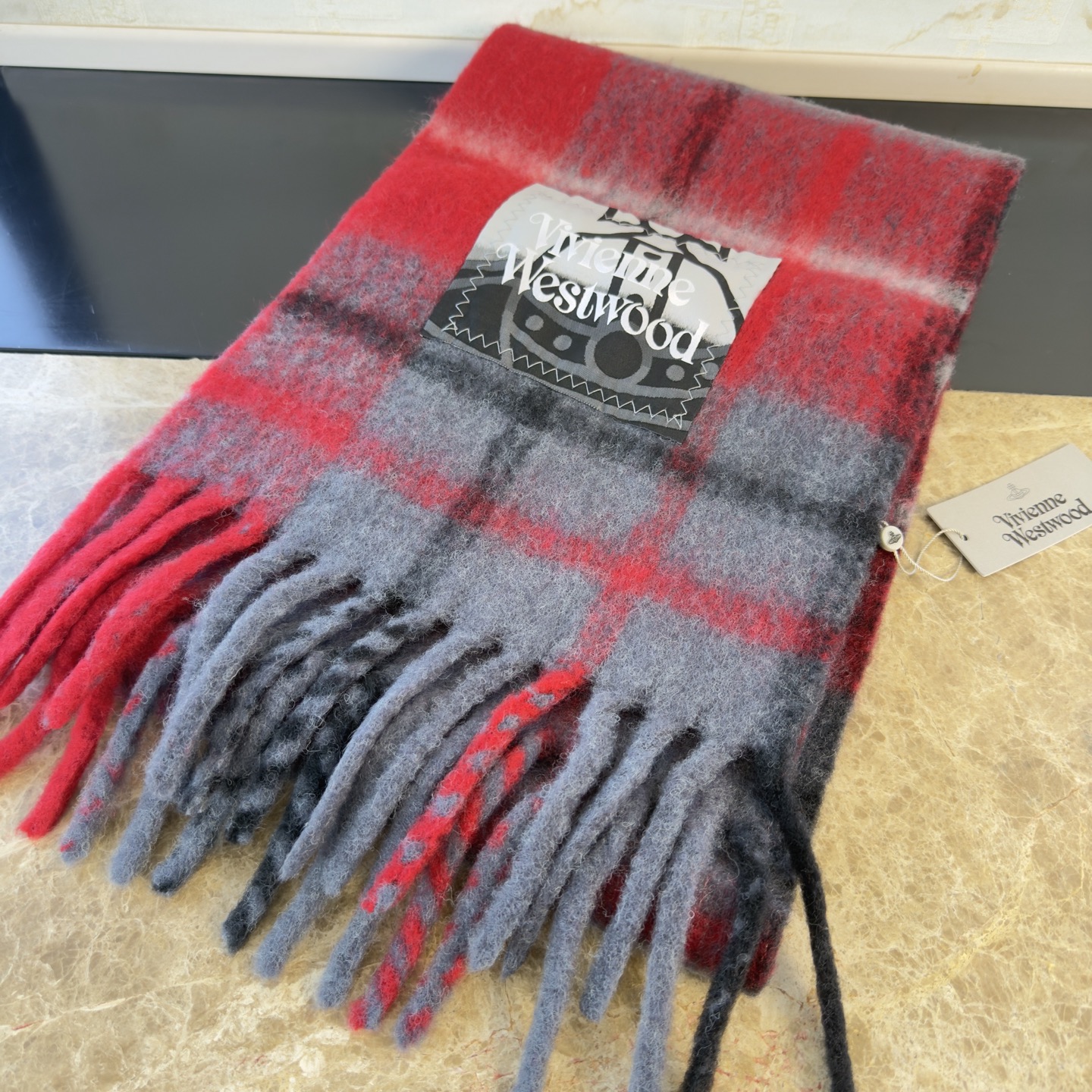 🆕𝐕𝐢𝐯𝐢𝐞𝐧𝐧𝐞 𝐖𝐞𝐬𝐭𝐰𝐨𝐨𝐝🪐✨经典大土星马海毛围巾 vivienne westwood西太后土