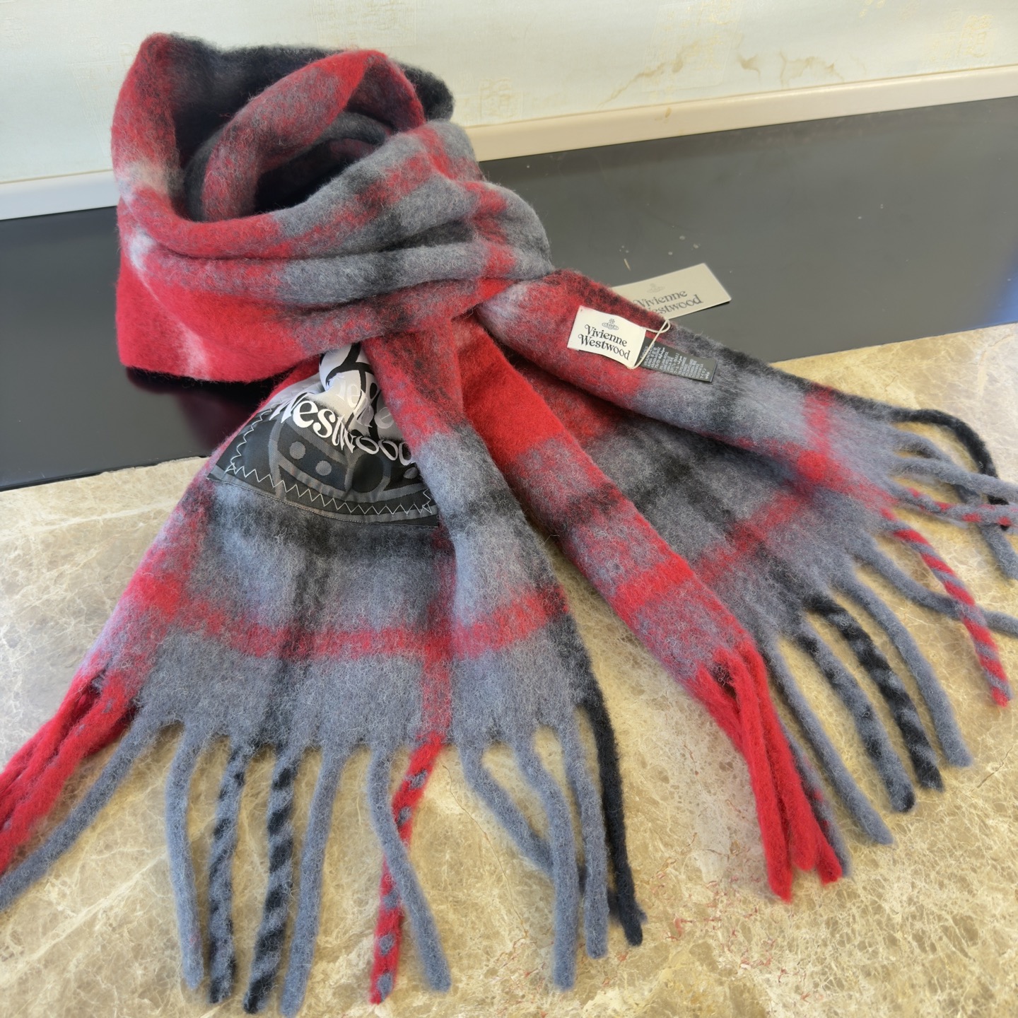 🆕𝐕𝐢𝐯𝐢𝐞𝐧𝐧𝐞 𝐖𝐞𝐬𝐭𝐰𝐨𝐨𝐝🪐✨经典大土星马海毛围巾 vivienne westwood西太后土
