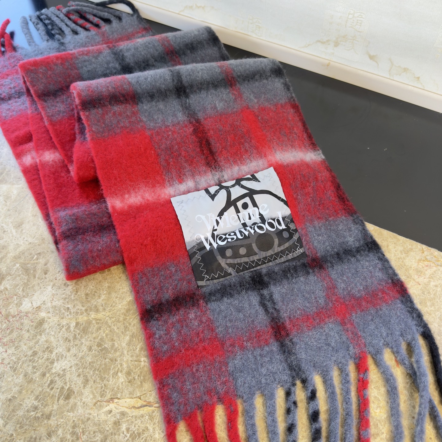 🆕𝐕𝐢𝐯𝐢𝐞𝐧𝐧𝐞 𝐖𝐞𝐬𝐭𝐰𝐨𝐨𝐝🪐✨经典大土星马海毛围巾 vivienne westwood西太后土