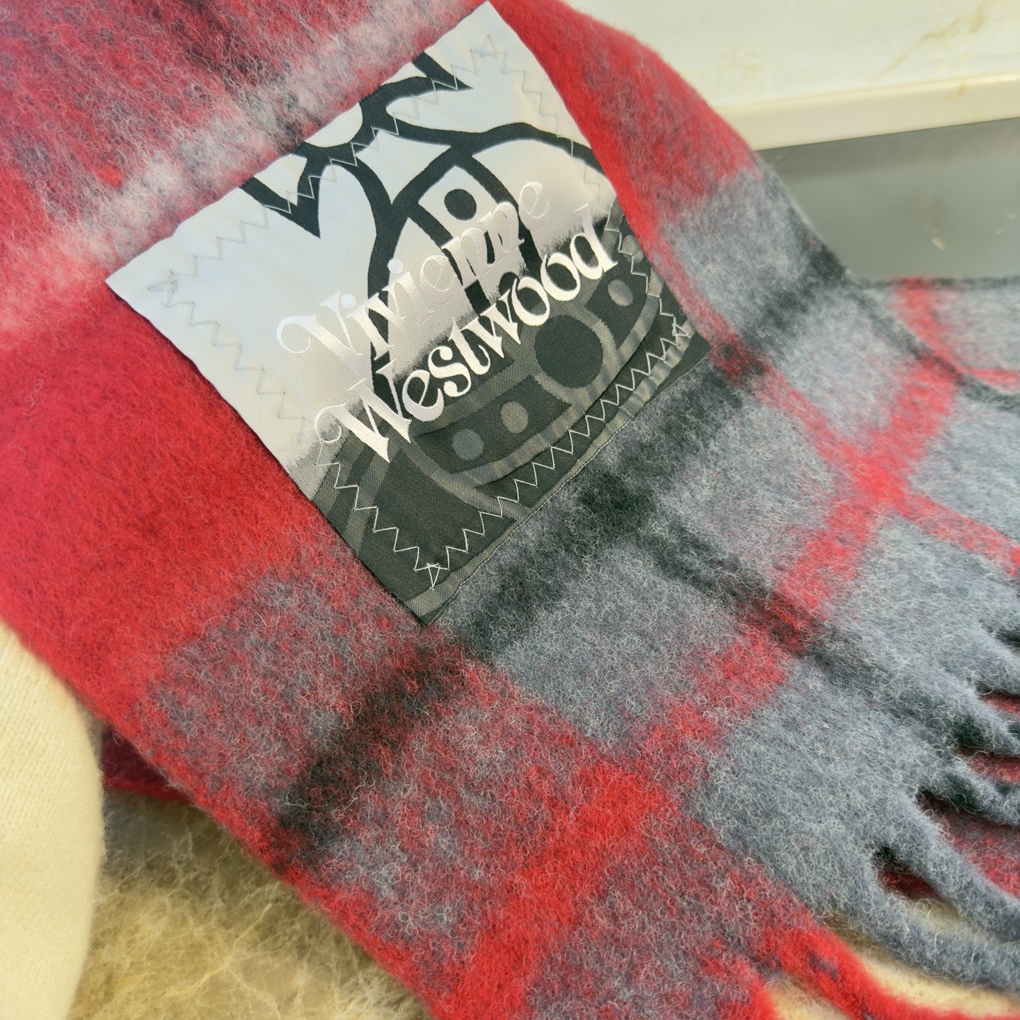 🆕𝐕𝐢𝐯𝐢𝐞𝐧𝐧𝐞 𝐖𝐞𝐬𝐭𝐰𝐨𝐨𝐝🪐✨经典大土星马海毛围巾 vivienne westwood西太后土