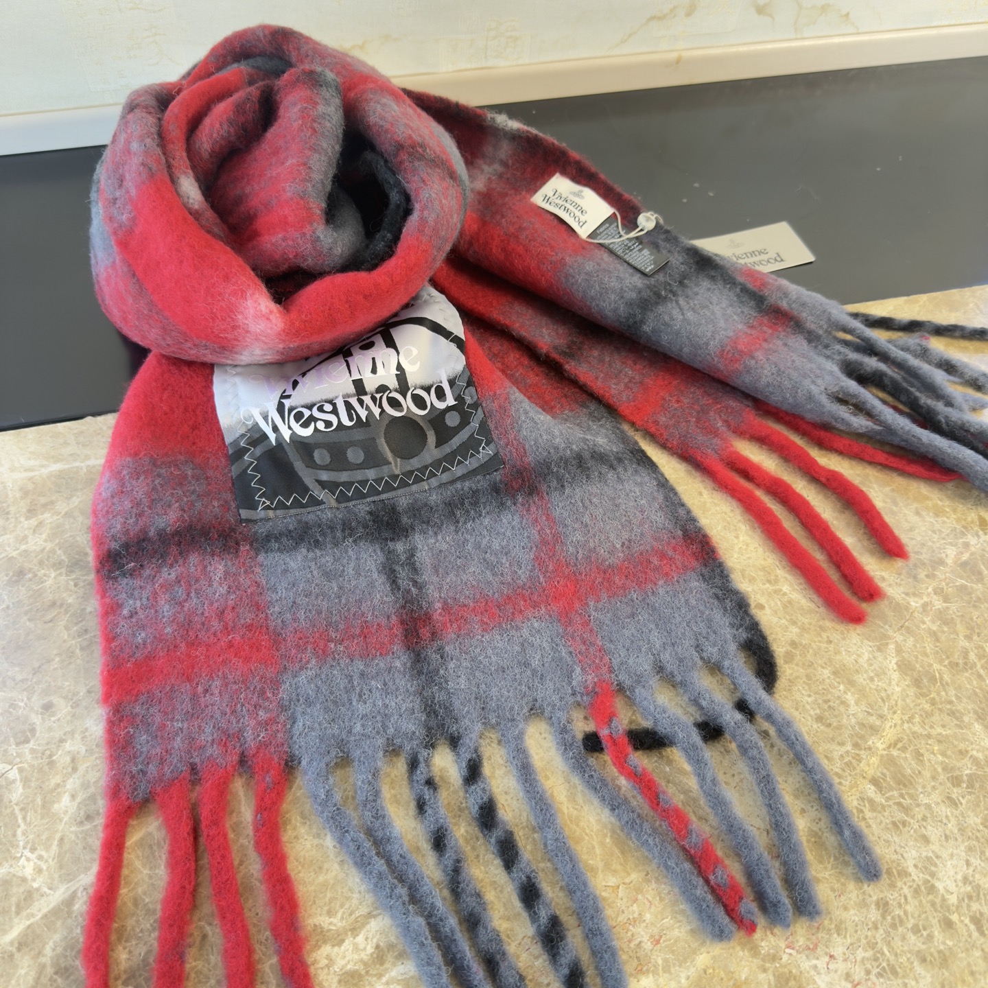 🆕𝐕𝐢𝐯𝐢𝐞𝐧𝐧𝐞 𝐖𝐞𝐬𝐭𝐰𝐨𝐨𝐝🪐✨经典大土星马海毛围巾 vivienne westwood西太后土