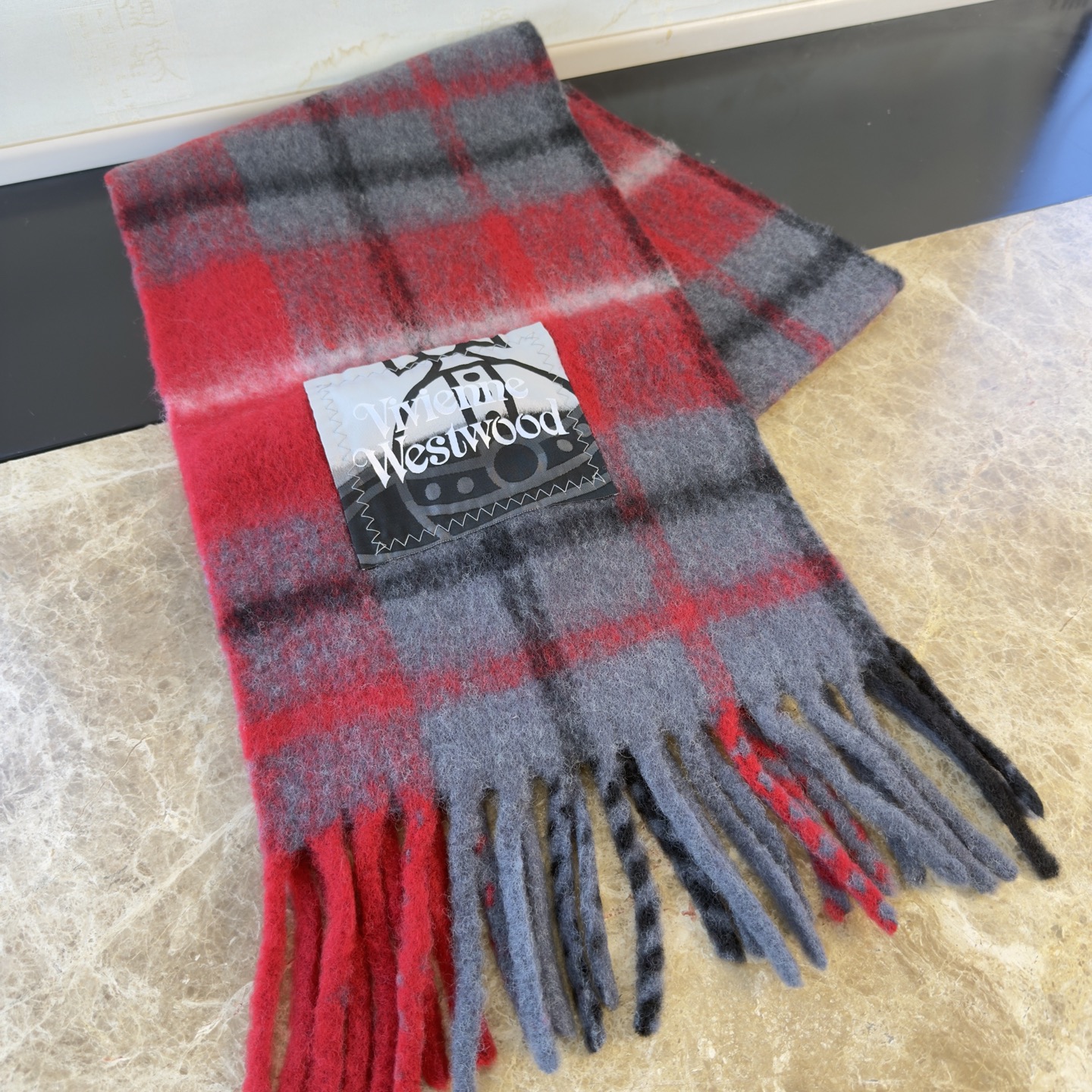 🆕𝐕𝐢𝐯𝐢𝐞𝐧𝐧𝐞 𝐖𝐞𝐬𝐭𝐰𝐨𝐨𝐝🪐✨经典大土星马海毛围巾 vivienne westwood西太后土