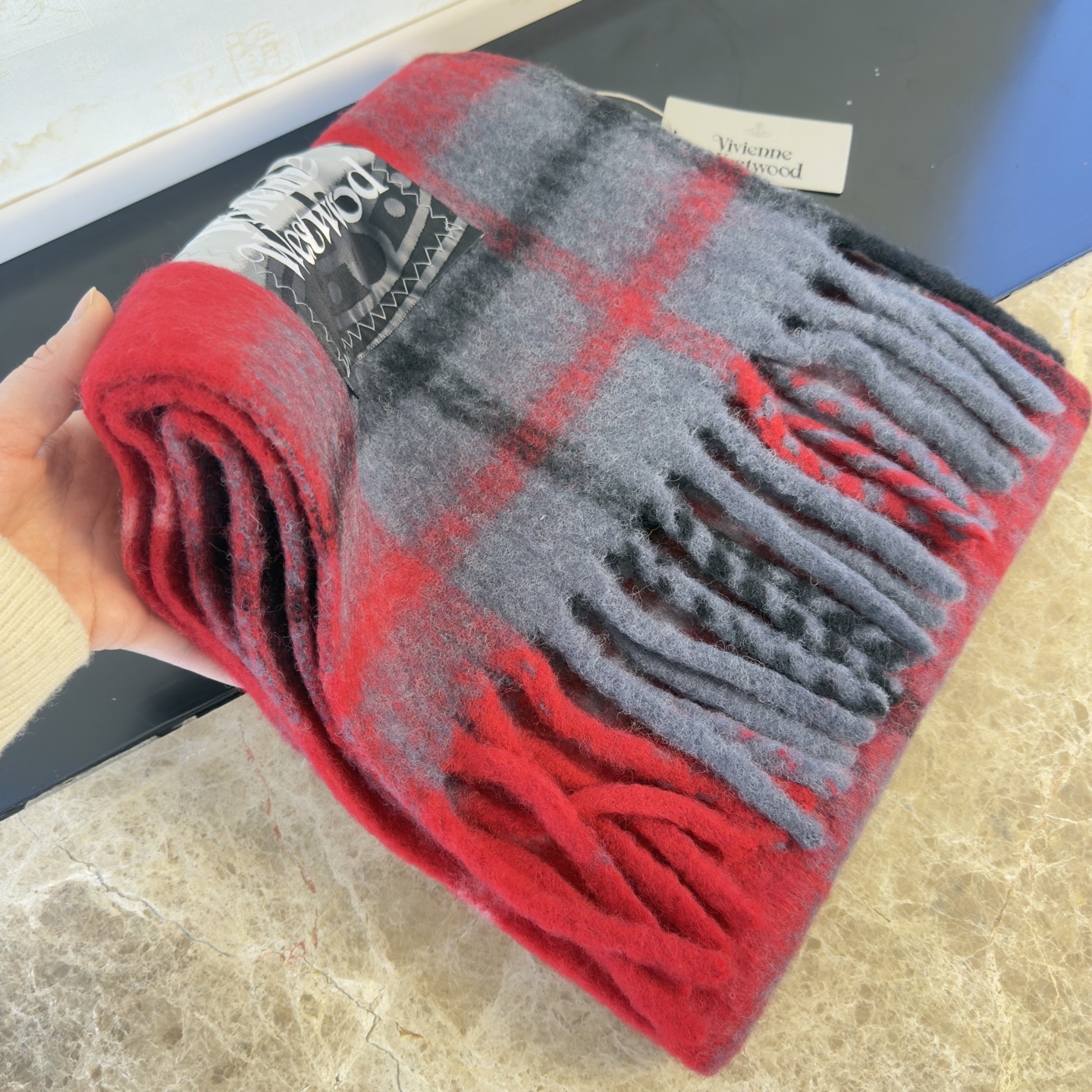 🆕𝐕𝐢𝐯𝐢𝐞𝐧𝐧𝐞 𝐖𝐞𝐬𝐭𝐰𝐨𝐨𝐝🪐✨经典大土星马海毛围巾 vivienne westwood西太后土