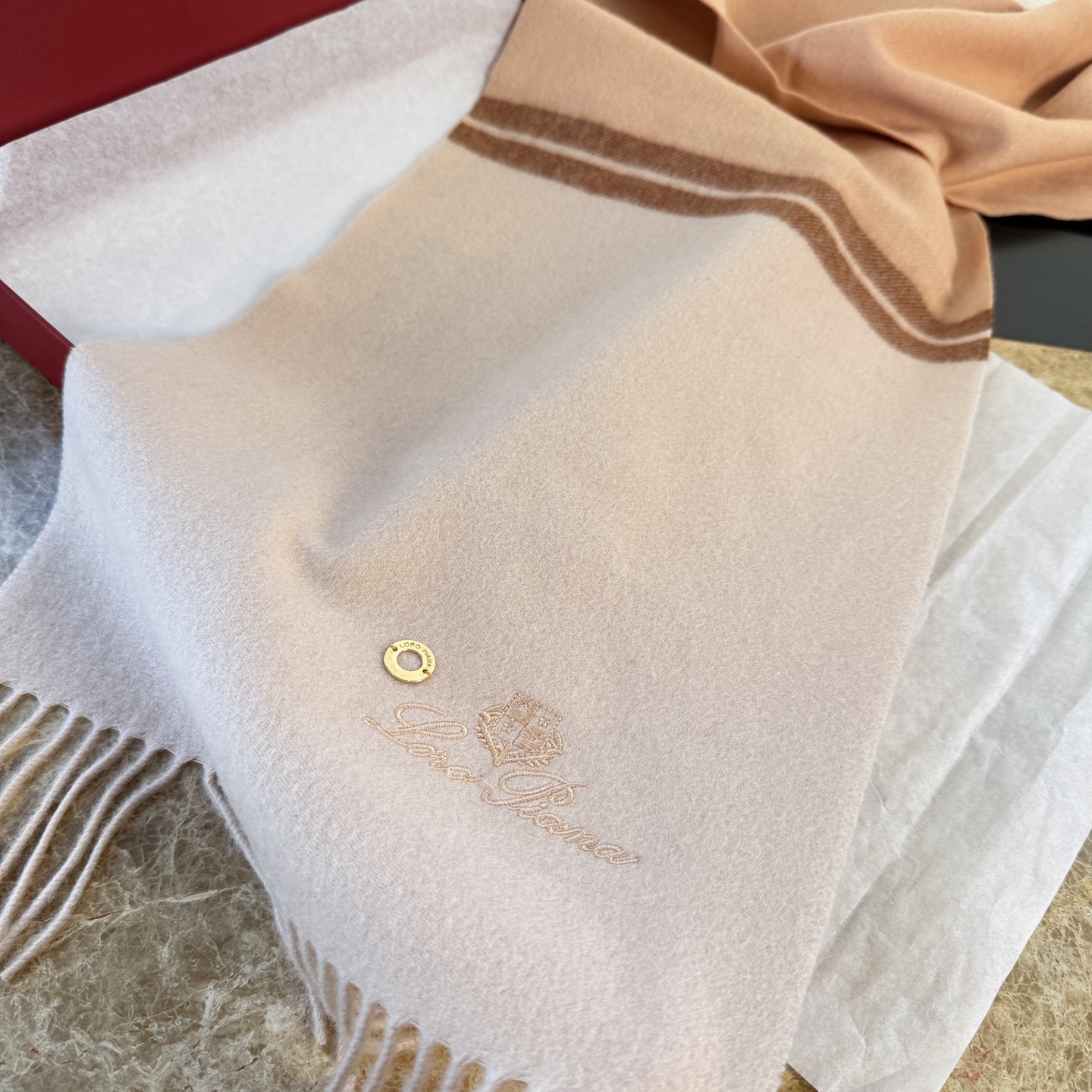 🆕Loro Piana · 诺悠翩雅❗️【贸易公司尾单，极品拼色小围巾】送人自留都太高大上了😍重磅上新，