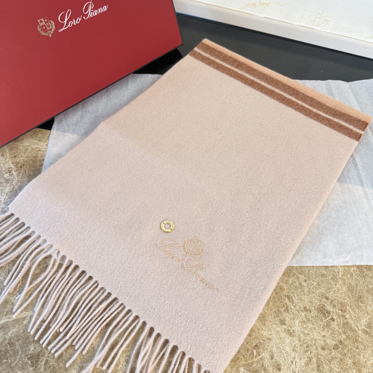 🆕Loro Piana · 诺悠翩雅❗️【贸易公司尾单，极品拼色小围巾】送人自留都太高大上了😍重磅上新，