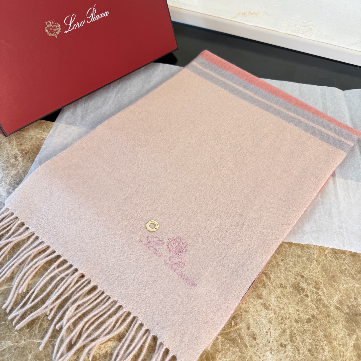 🆕Loro Piana · 诺悠翩雅❗️【贸易公司尾单，极品拼色小围巾】送人自留都太高大上了😍重磅上新，