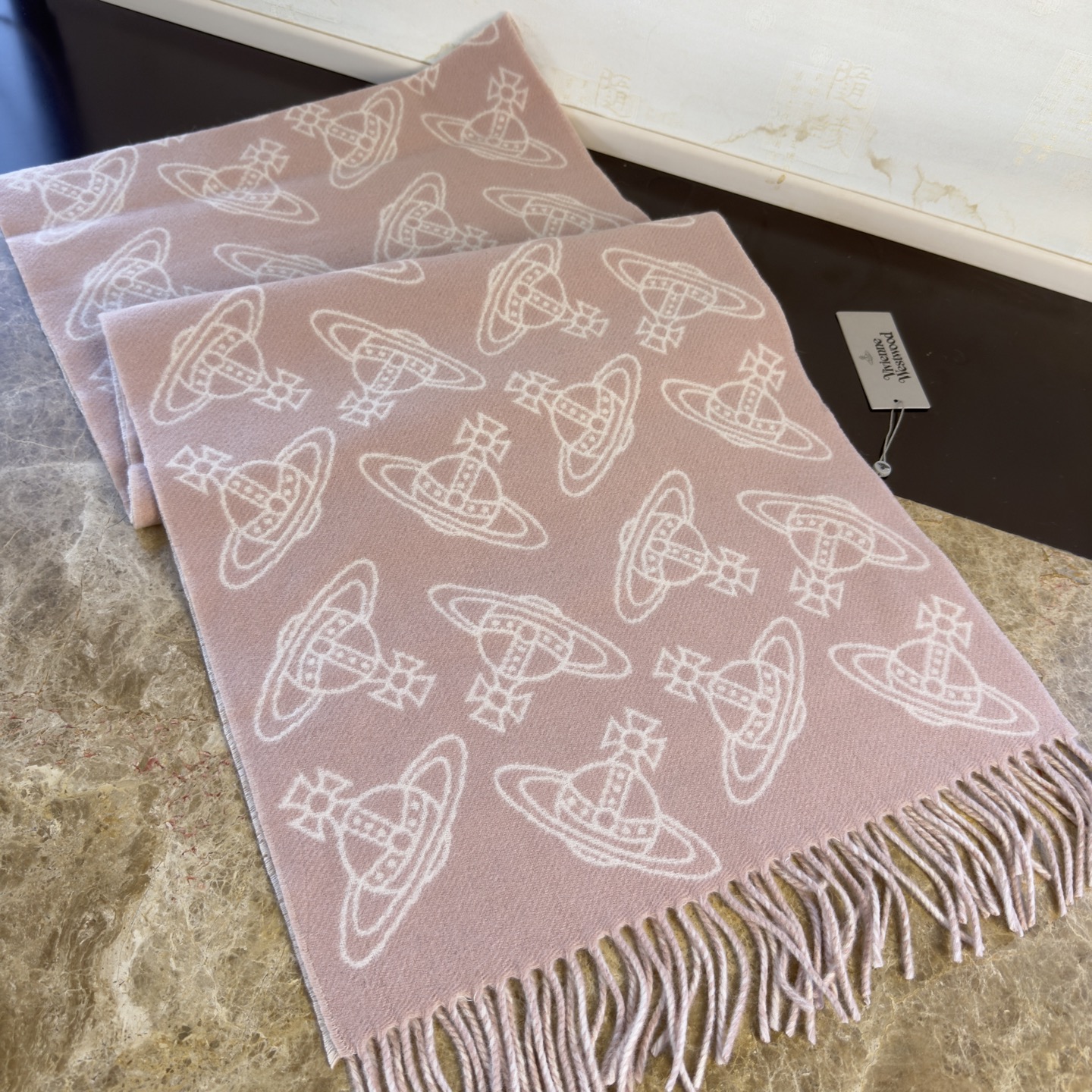 🆕𝐕𝐢𝐯𝐢𝐞𝐧𝐧𝐞 𝐖𝐞𝐬𝐭𝐰𝐨𝐨𝐝🪐✨大土星新款围巾 vivienne westwood西太后土星 英