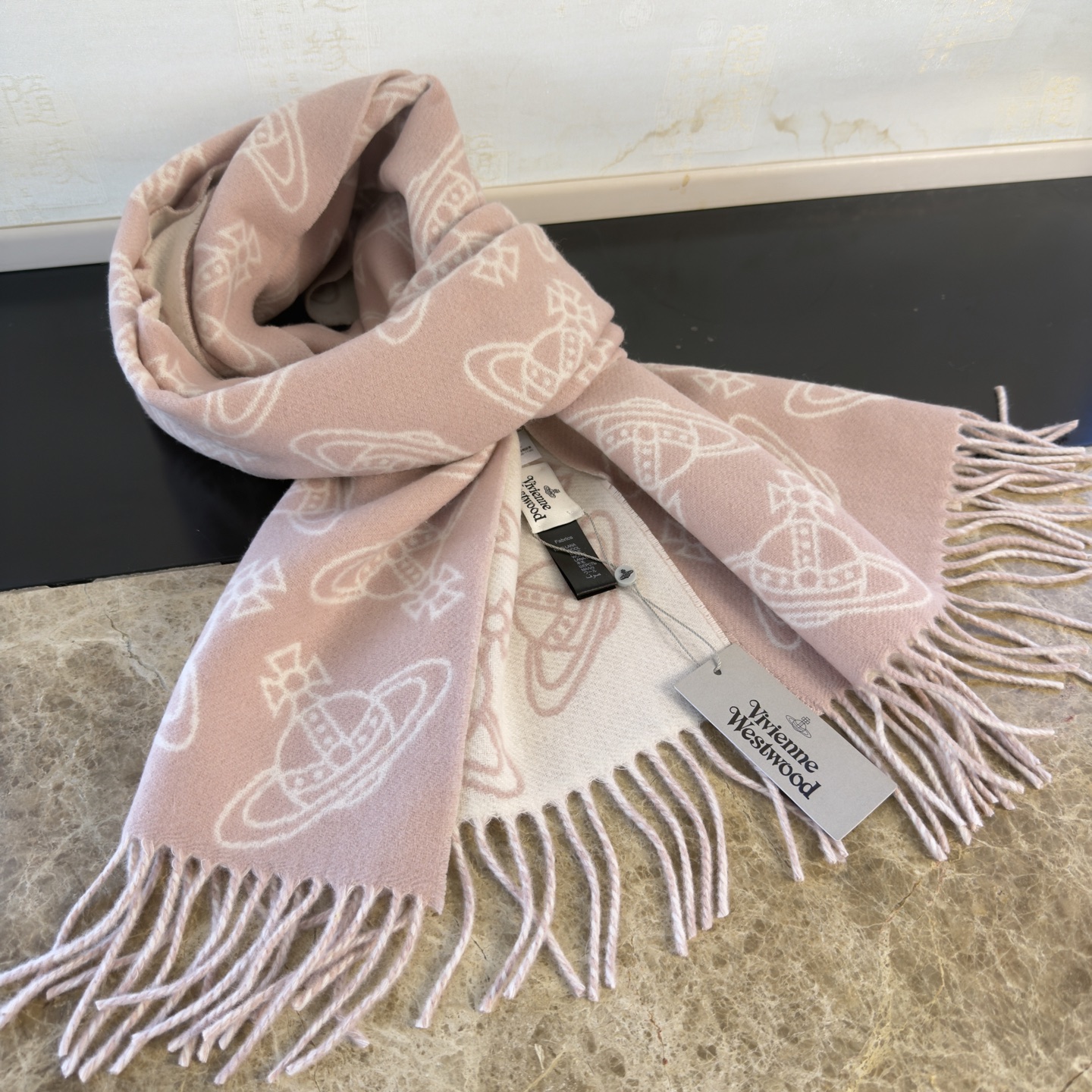 🆕𝐕𝐢𝐯𝐢𝐞𝐧𝐧𝐞 𝐖𝐞𝐬𝐭𝐰𝐨𝐨𝐝🪐✨大土星新款围巾 vivienne westwood西太后土星 英