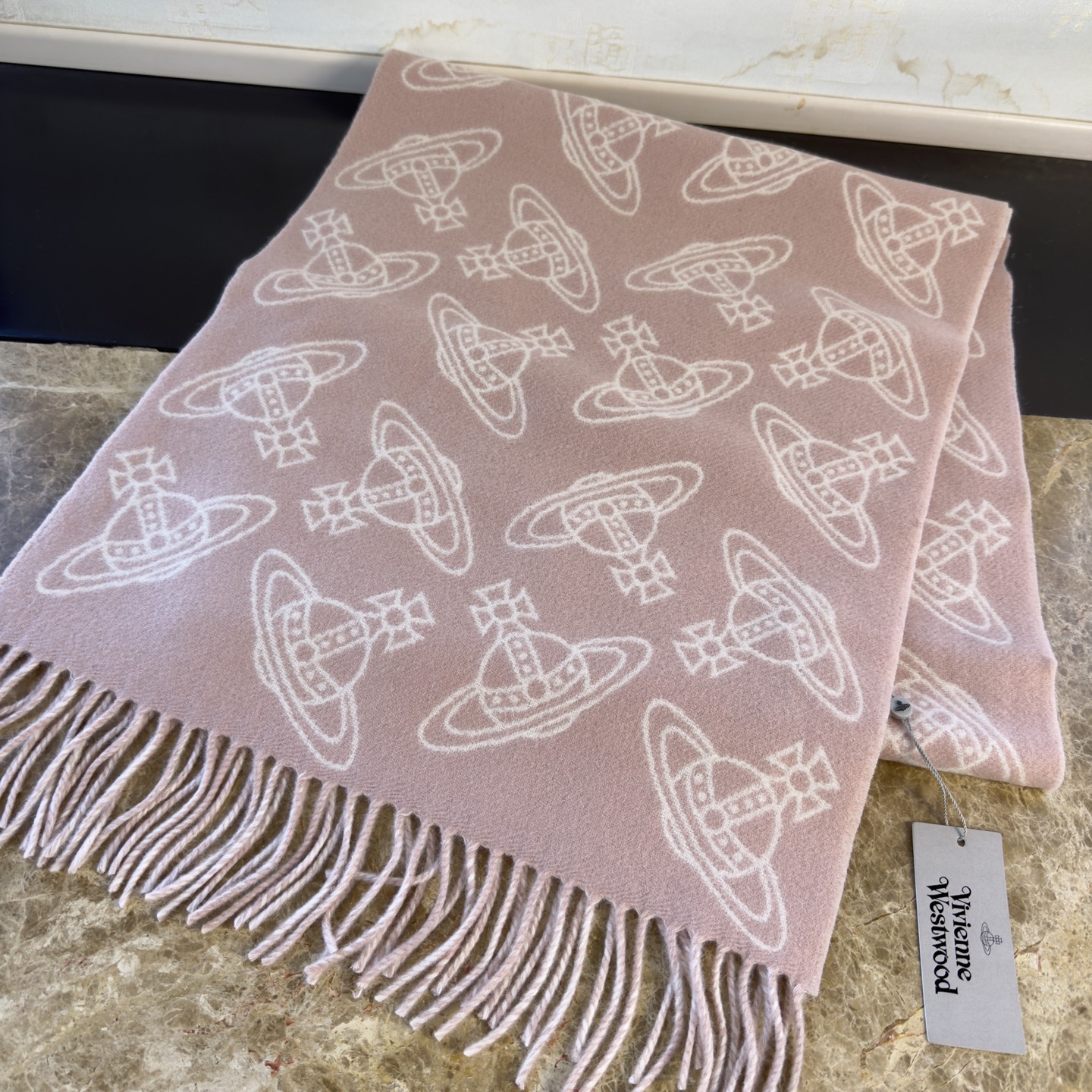 🆕𝐕𝐢𝐯𝐢𝐞𝐧𝐧𝐞 𝐖𝐞𝐬𝐭𝐰𝐨𝐨𝐝🪐✨大土星新款围巾 vivienne westwood西太后土星 英