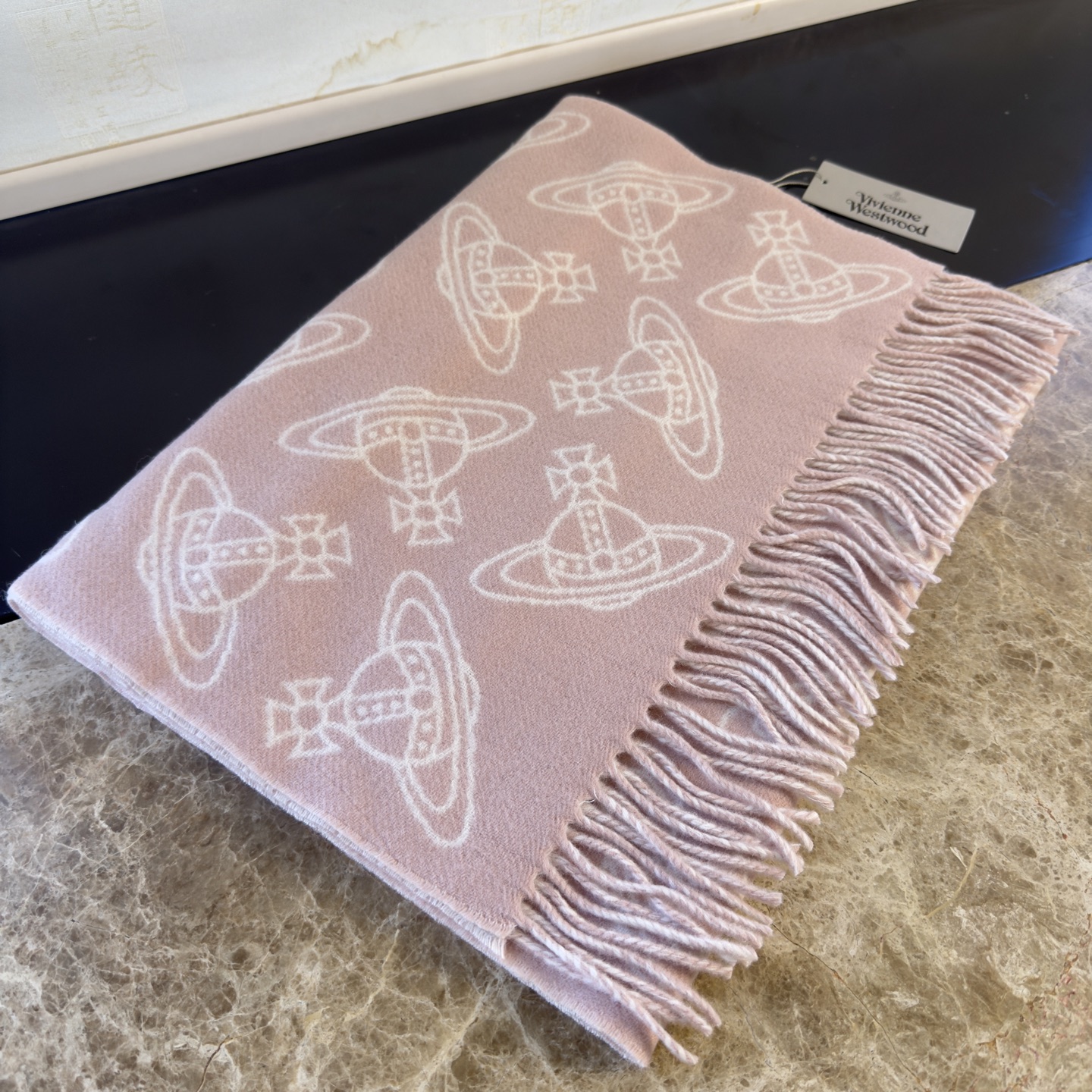 🆕𝐕𝐢𝐯𝐢𝐞𝐧𝐧𝐞 𝐖𝐞𝐬𝐭𝐰𝐨𝐨𝐝🪐✨大土星新款围巾 vivienne westwood西太后土星 英