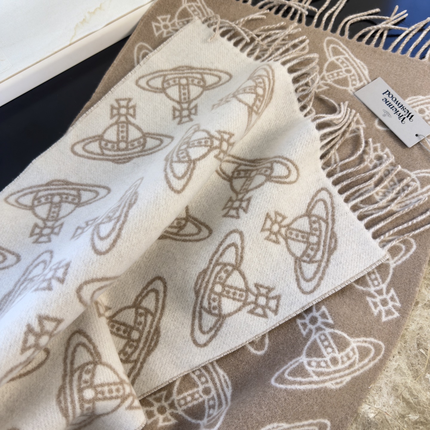 🆕𝐕𝐢𝐯𝐢𝐞𝐧𝐧𝐞 𝐖𝐞𝐬𝐭𝐰𝐨𝐨𝐝🪐✨大土星新款围巾 vivienne westwood西太后土星 英