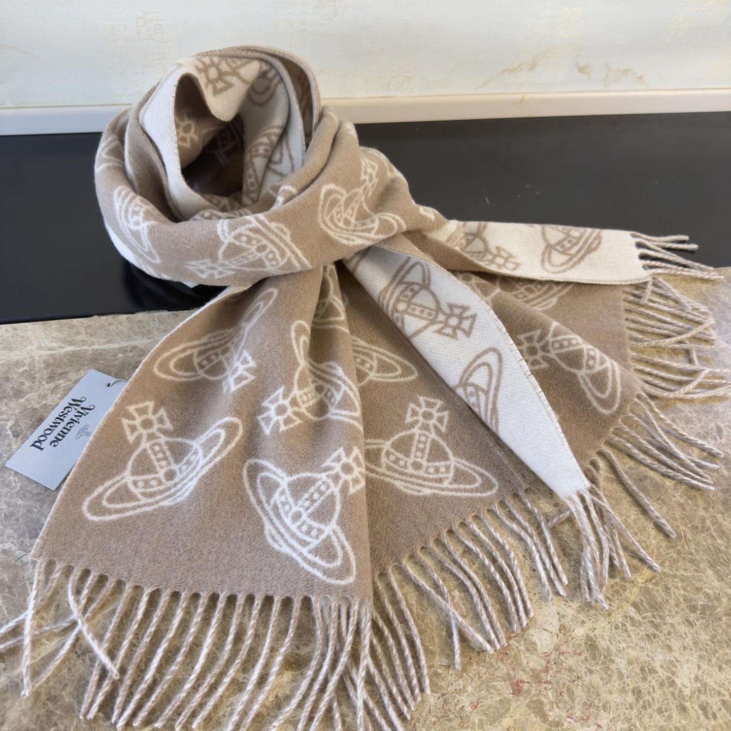 🆕𝐕𝐢𝐯𝐢𝐞𝐧𝐧𝐞 𝐖𝐞𝐬𝐭𝐰𝐨𝐨𝐝🪐✨大土星新款围巾 vivienne westwood西太后土星 英