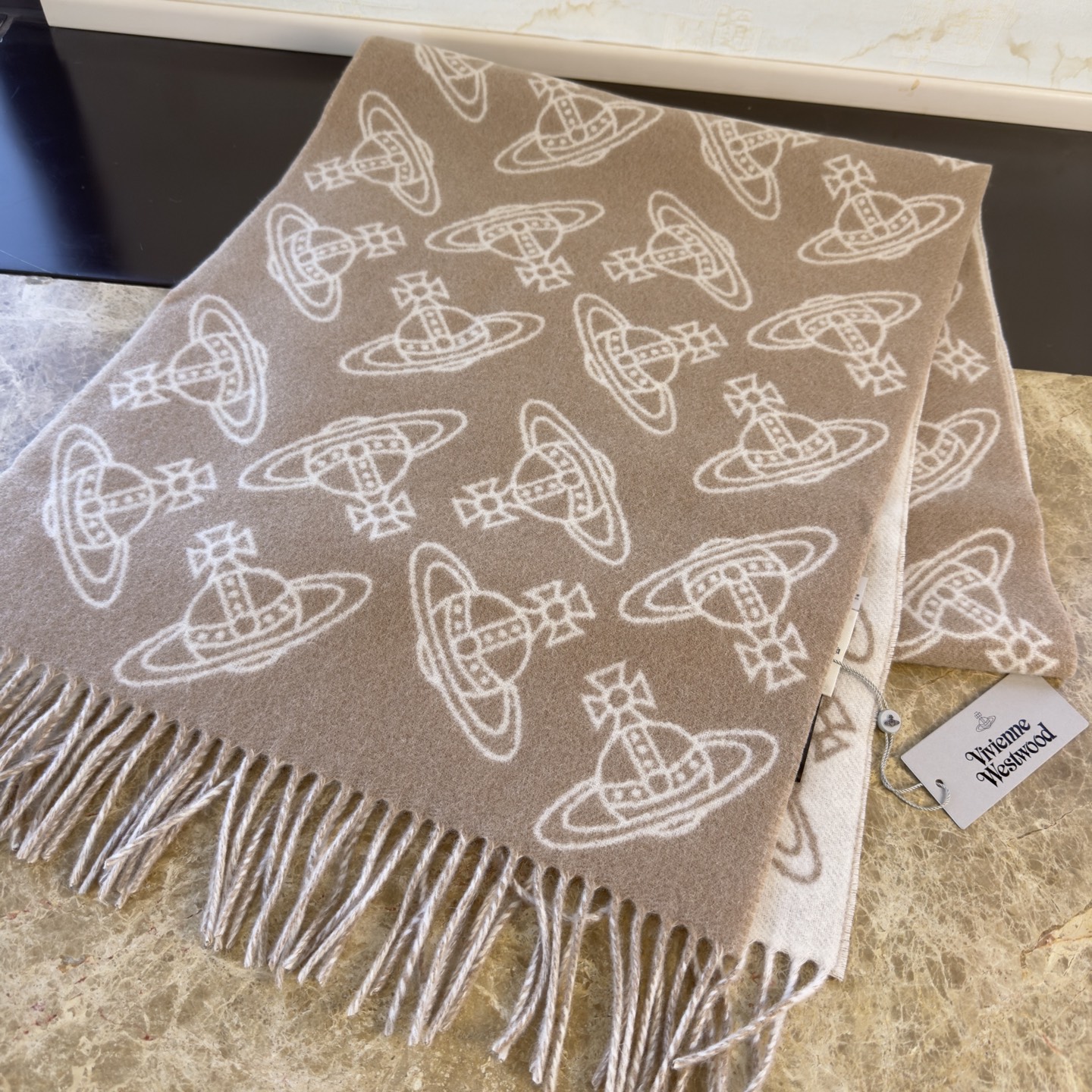 🆕𝐕𝐢𝐯𝐢𝐞𝐧𝐧𝐞 𝐖𝐞𝐬𝐭𝐰𝐨𝐨𝐝🪐✨大土星新款围巾 vivienne westwood西太后土星 英