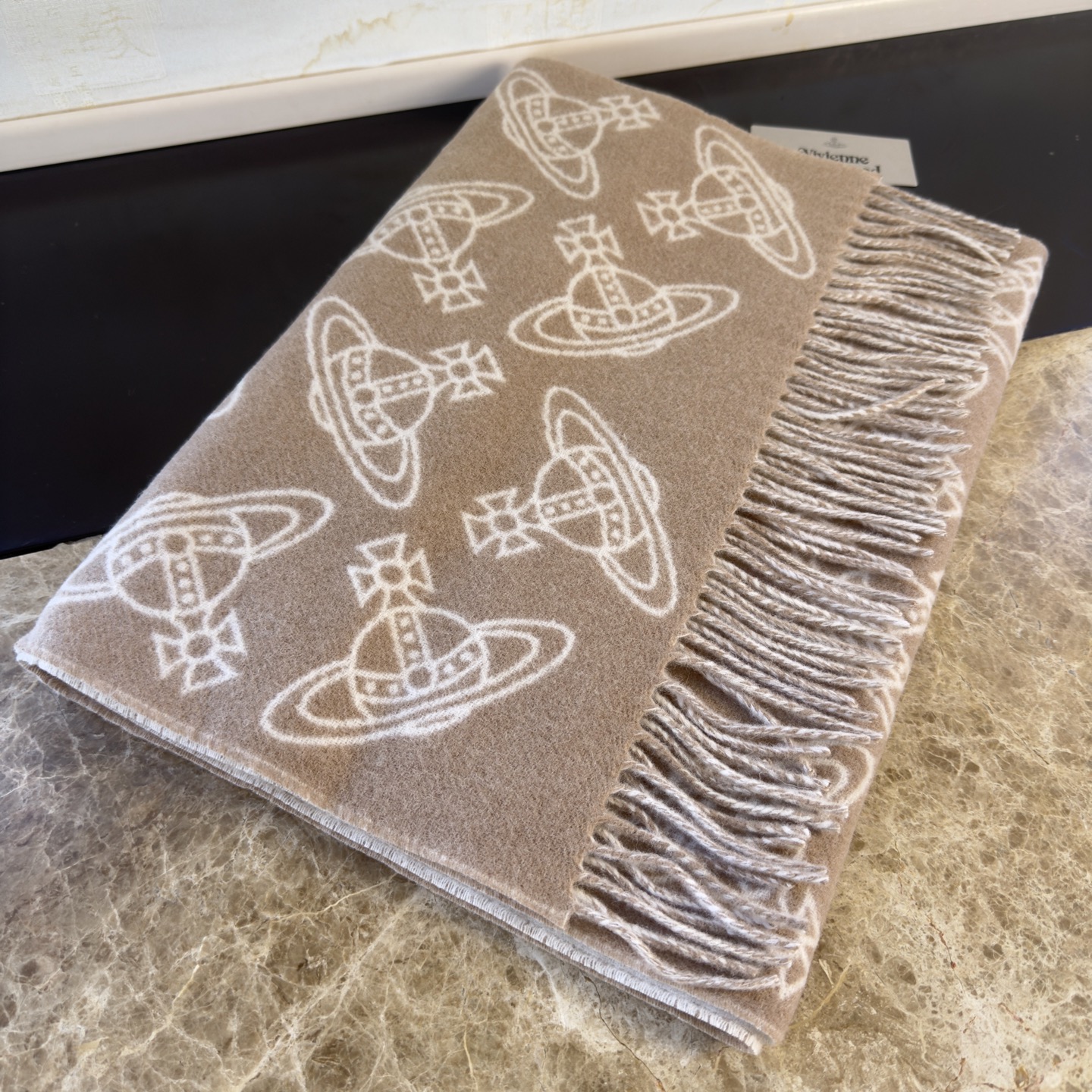 🆕𝐕𝐢𝐯𝐢𝐞𝐧𝐧𝐞 𝐖𝐞𝐬𝐭𝐰𝐨𝐨𝐝🪐✨大土星新款围巾 vivienne westwood西太后土星 英