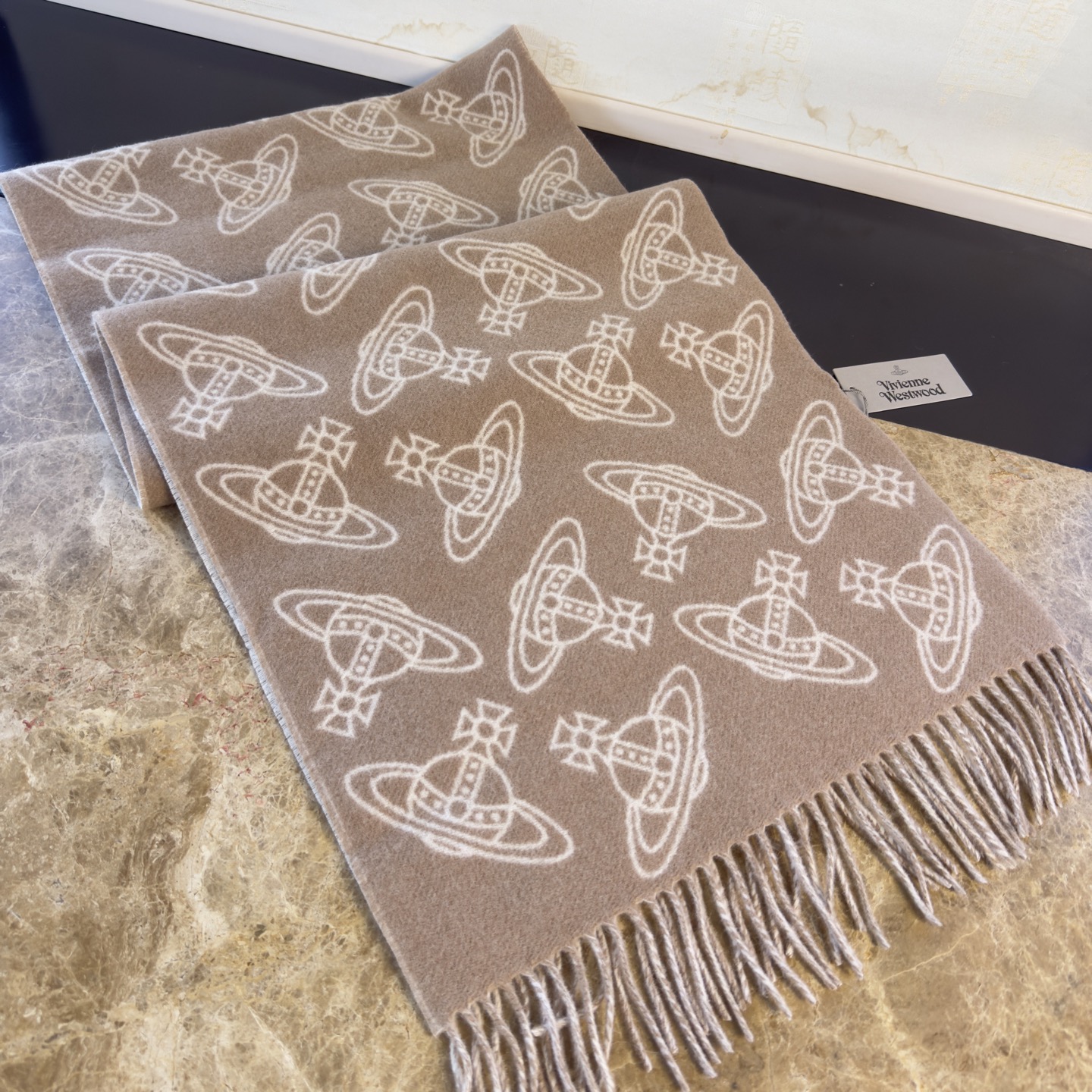 🆕𝐕𝐢𝐯𝐢𝐞𝐧𝐧𝐞 𝐖𝐞𝐬𝐭𝐰𝐨𝐨𝐝🪐✨大土星新款围巾 vivienne westwood西太后土星 英