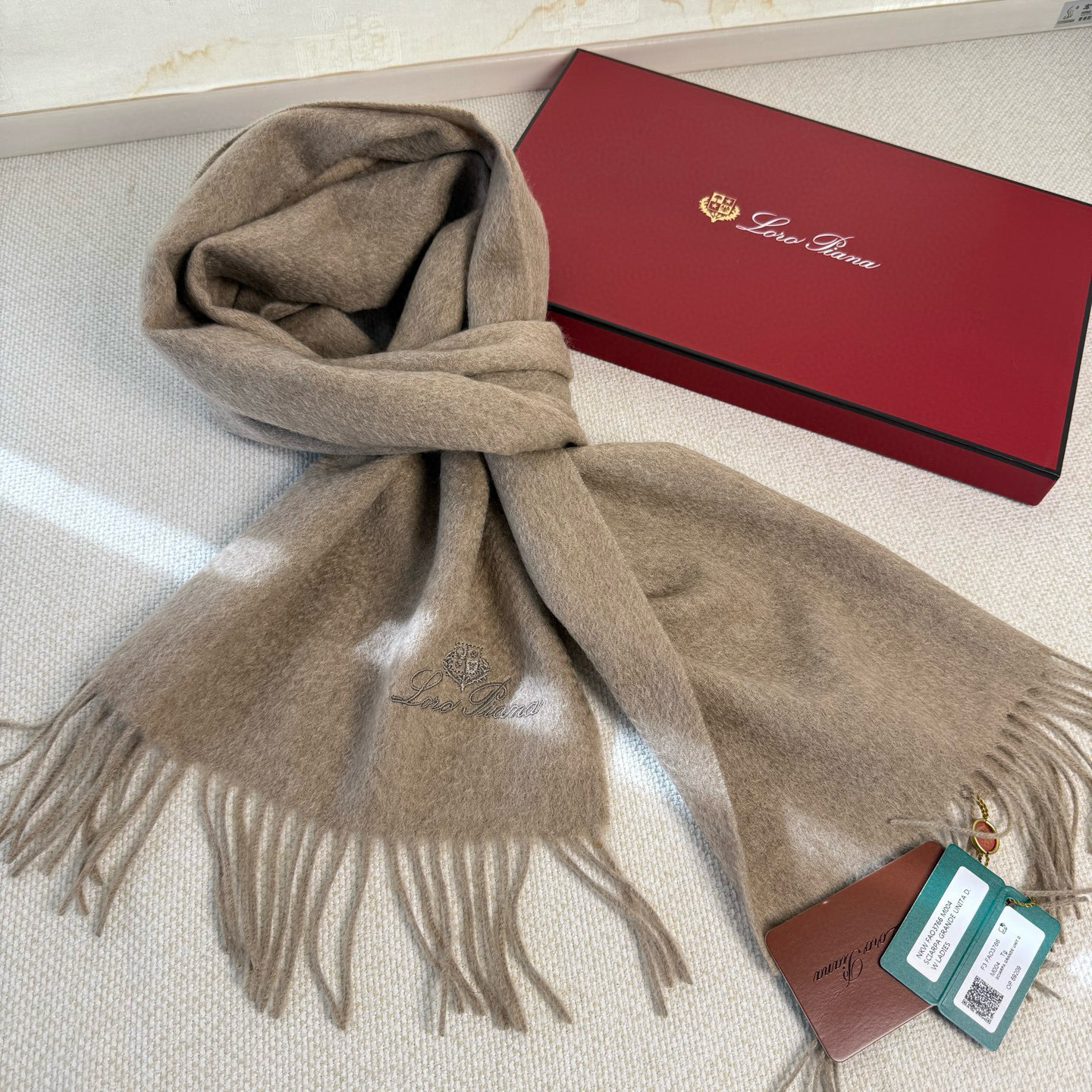 🆕Loro Piana · 诺悠翩雅秋冬新品❗️超级夯货 重磅来袭❗️【极品山羊绒小围巾】送人自留都太高