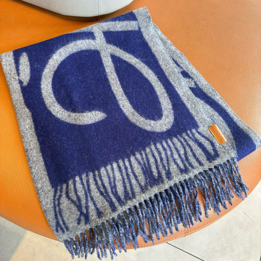 🆕Loewe新品❗️罗意威很幸運拿到這個品牌的東西，真的不多見，很少在國內做訂單，款式真的少的可怜❗️❗