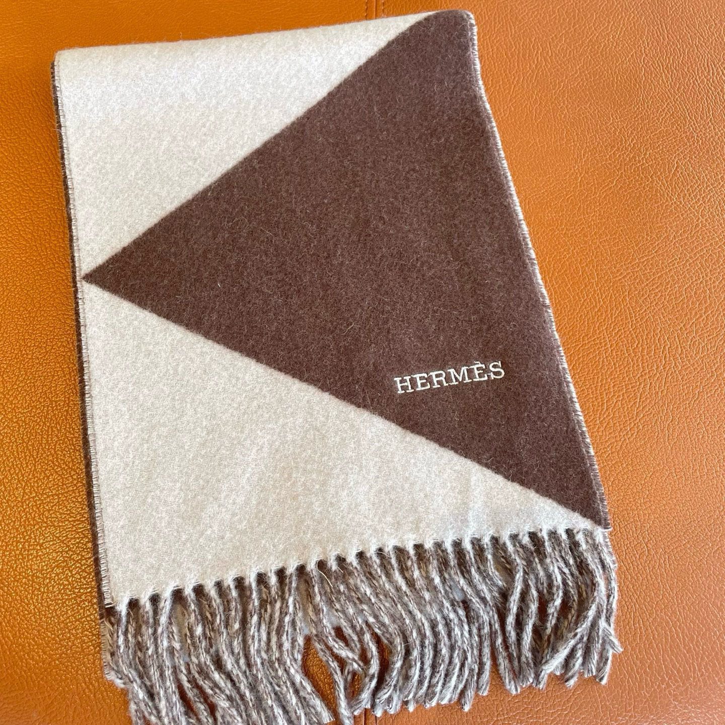 🆕难得的纯原单❗️Hermes几何羊绒围巾❗️100%纯羊绒‼️非常好驾驭❗️真的，H家很难得出的一款儿