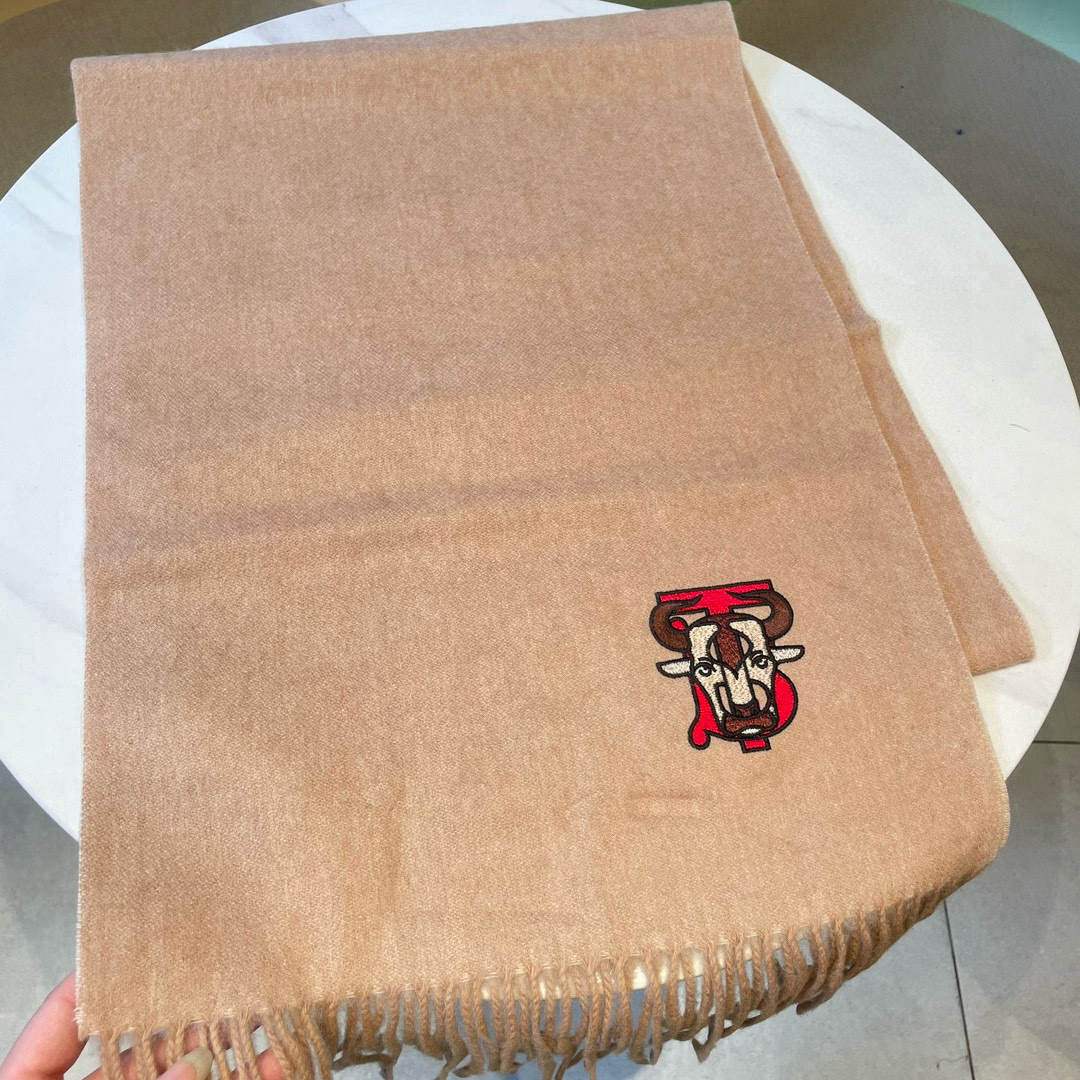 🆕Burberry · 巴宝莉‼️绝对的家属福利‼双层织造两面不同颜色，一条围巾二种风格，高难度工艺锁边
